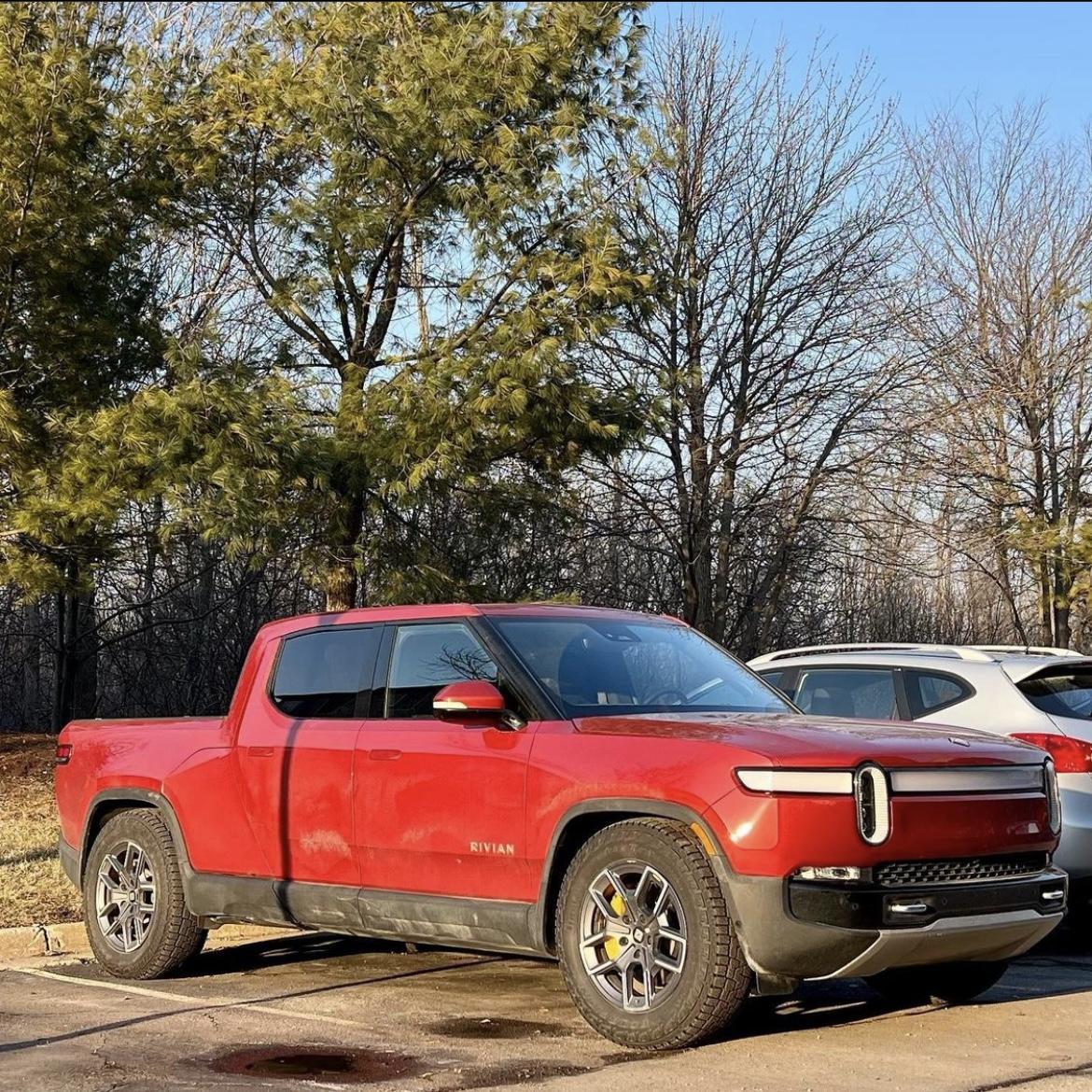 Rivian R1T R1S RED CANYON Rivian Photos 20220316_042719000_iOS