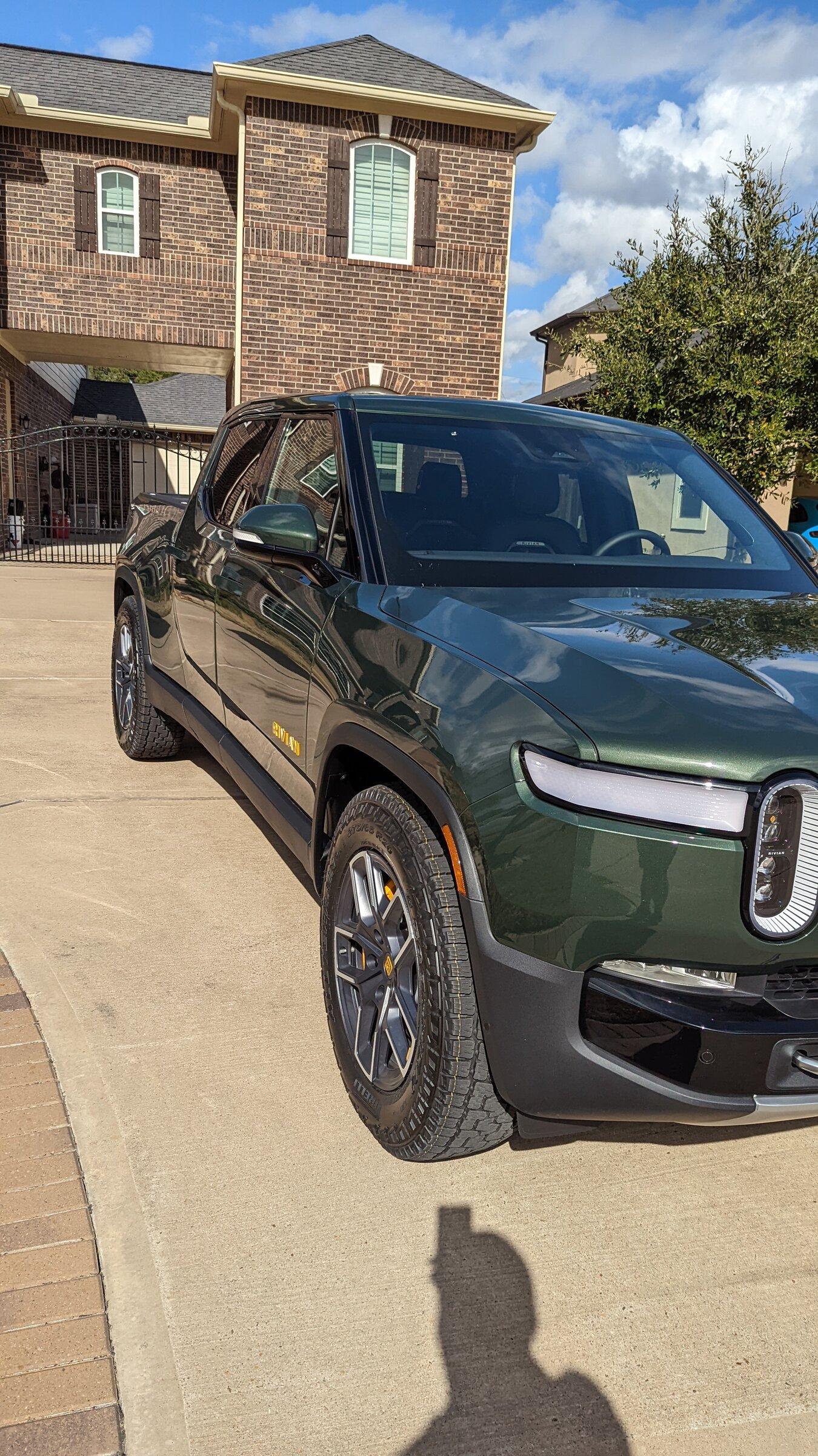Rivian R1T R1S FOREST GREEN R1T Photos PXL_20220314_213130962