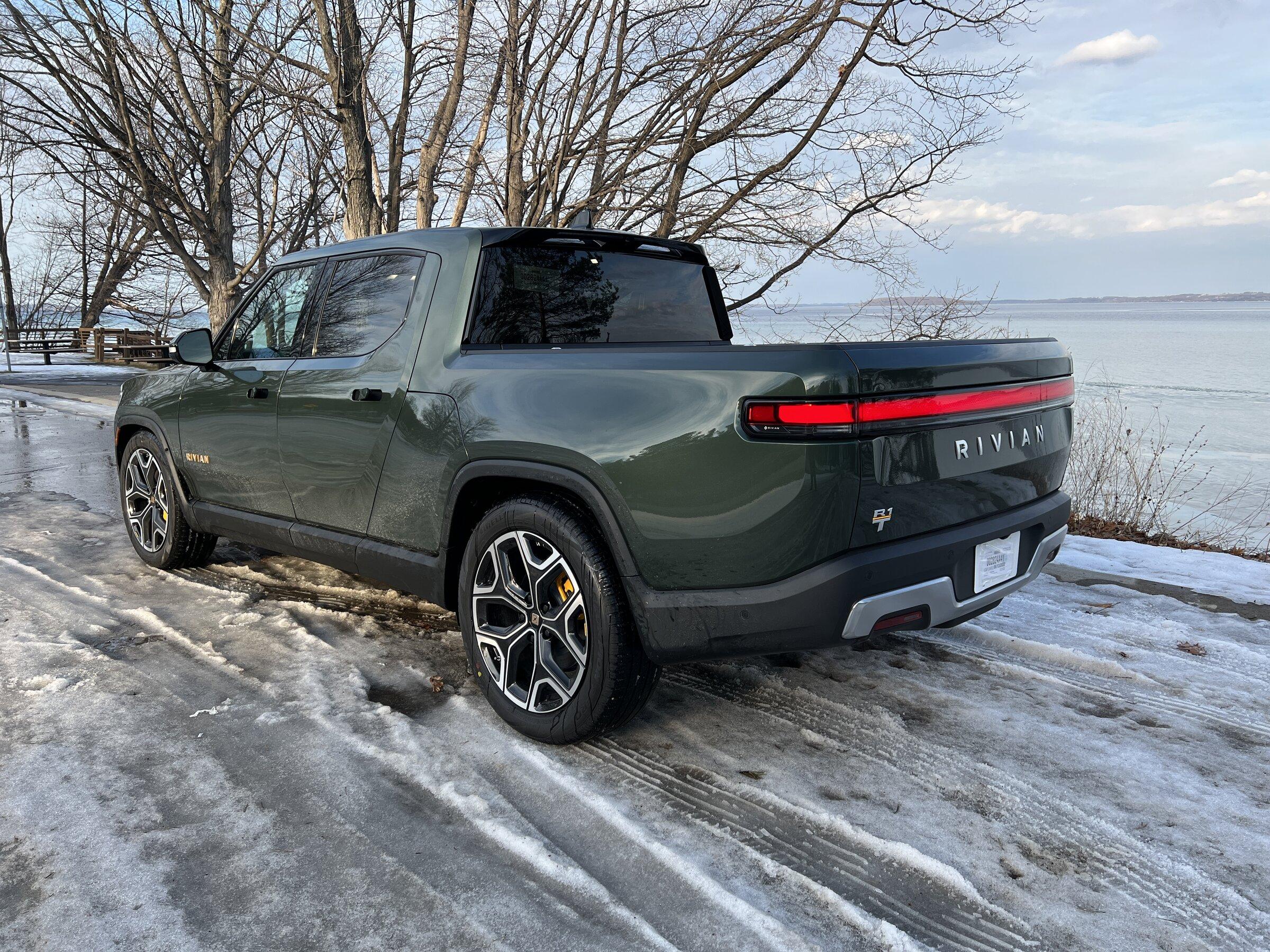 Rivian R1T R1S FOREST GREEN R1T Photos 1647495730160