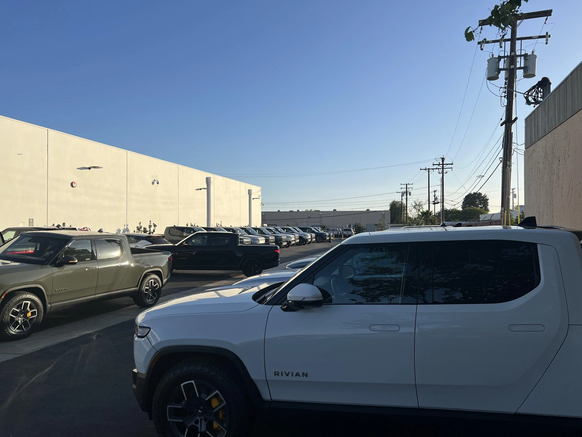 Rivian R1T R1S Rivian plans to create first delivery center in Orange County, CA (@ Costa Mesa) 85EEF093-2F64-4784-A958-65EA605DFB97