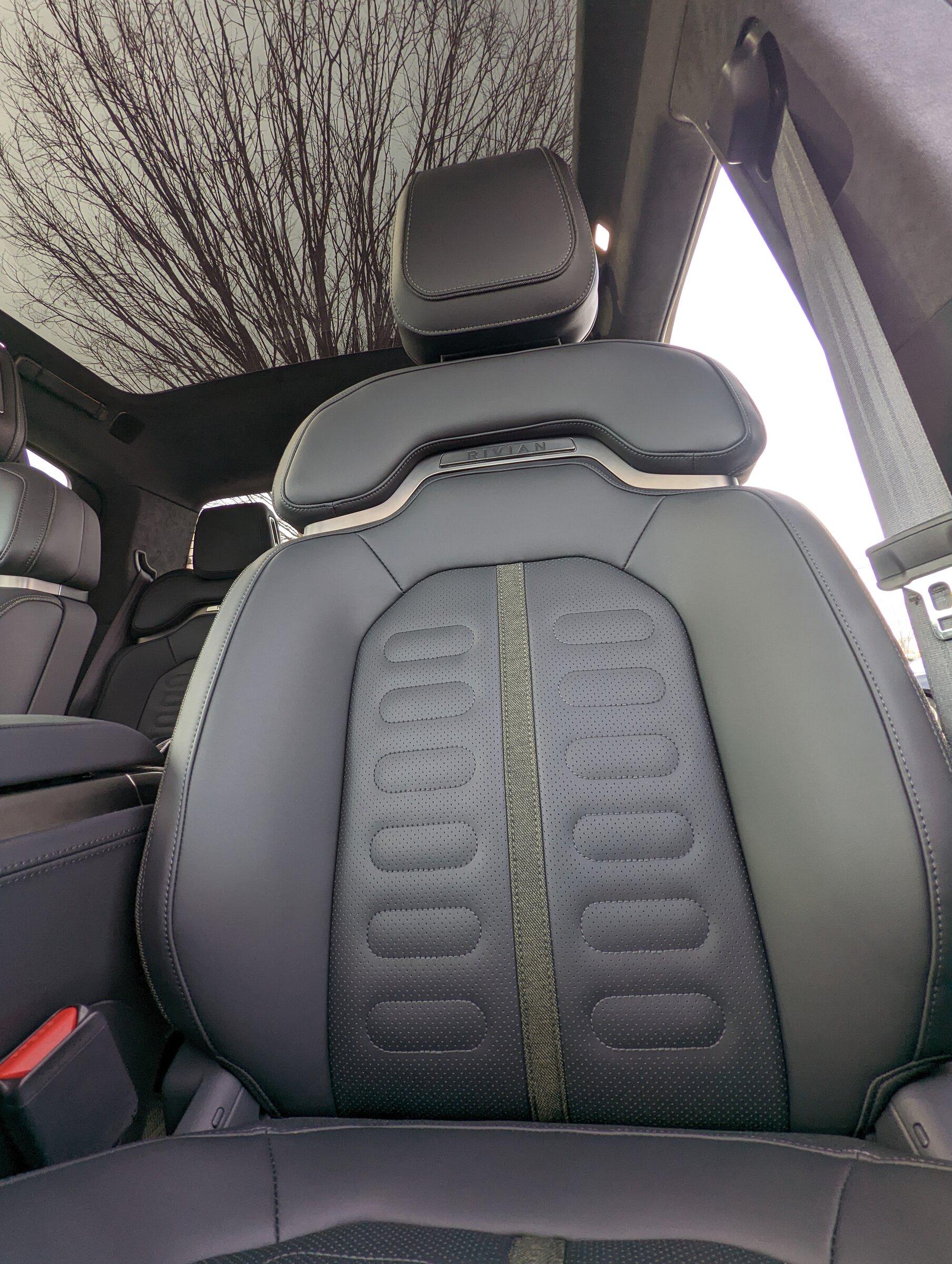 Rivian R1T R1S My R1T First Look and Impressions (Mobile Drive Added 4/27) PXL_20220318_185957002