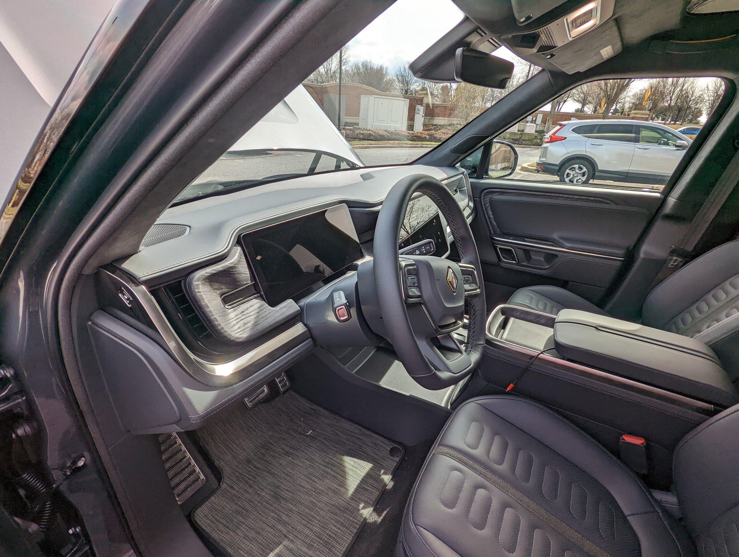 Rivian R1T R1S My R1T First Look and Impressions (Mobile Drive Added 4/27) PXL_20220318_190004520
