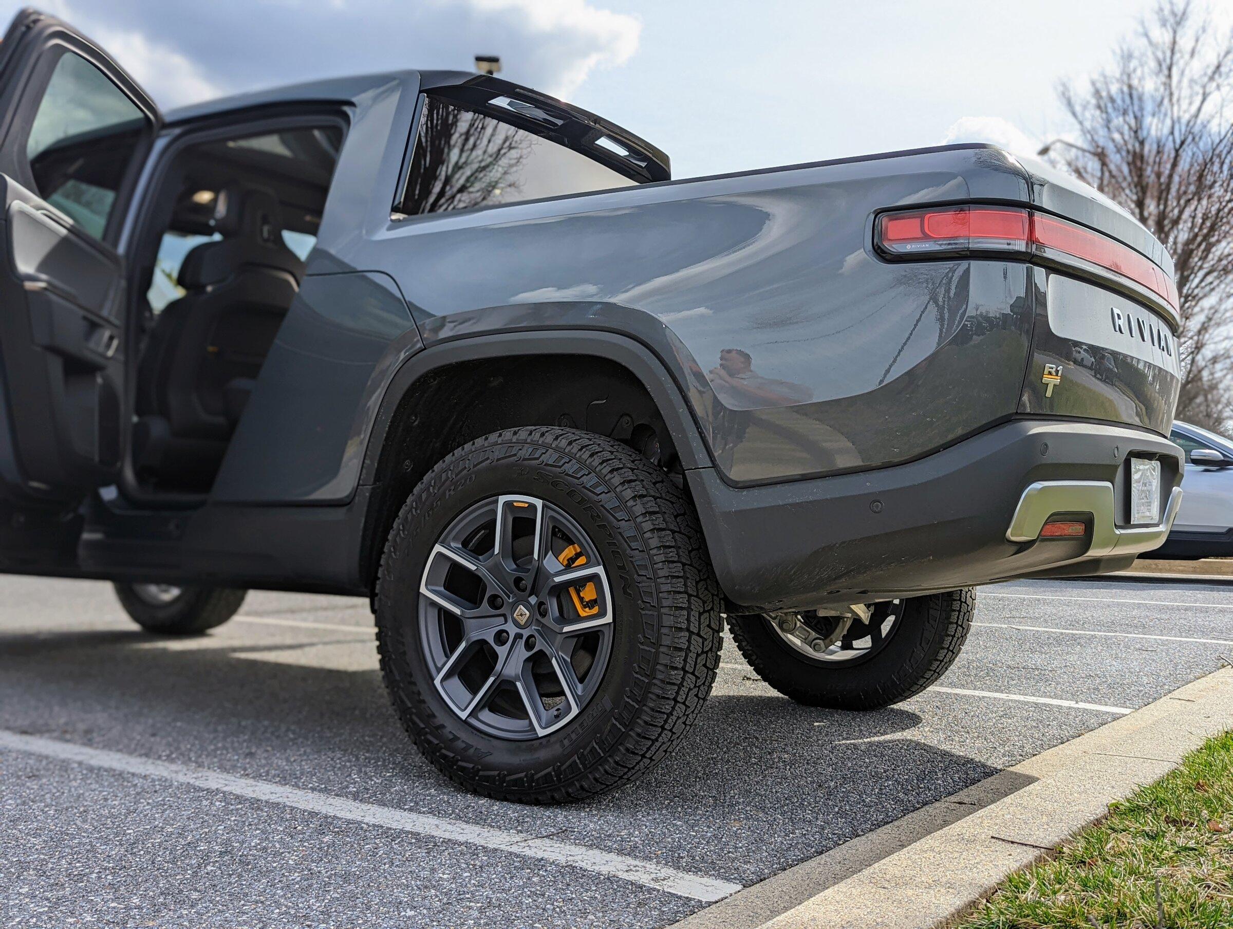 Rivian R1T R1S My R1T First Look and Impressions (Mobile Drive Added 4/27) PXL_20220318_190643692.PORTRAIT