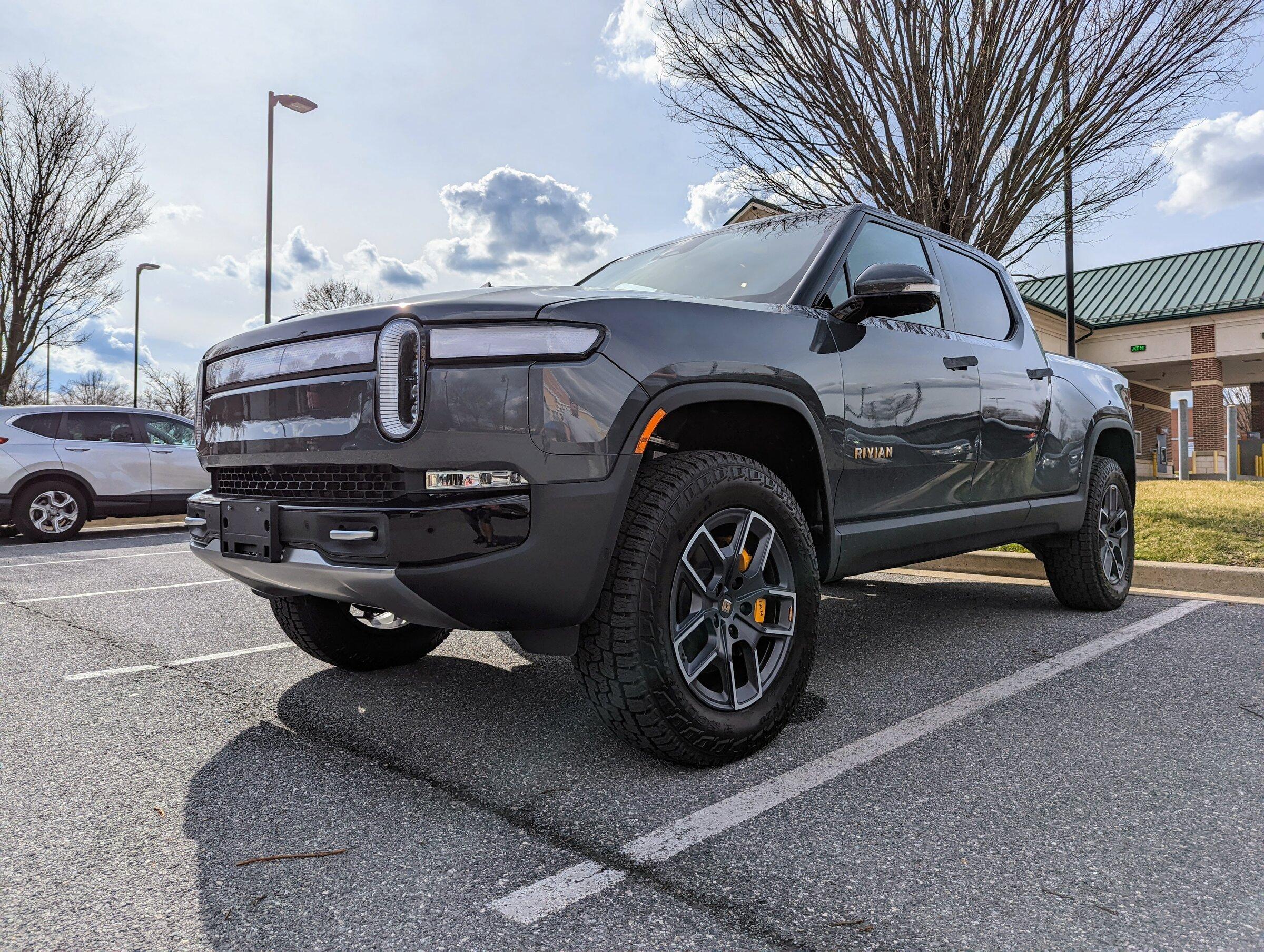 Rivian R1T R1S My R1T First Look and Impressions (Mobile Drive Added 4/27) PXL_20220318_194345214.NIGHT