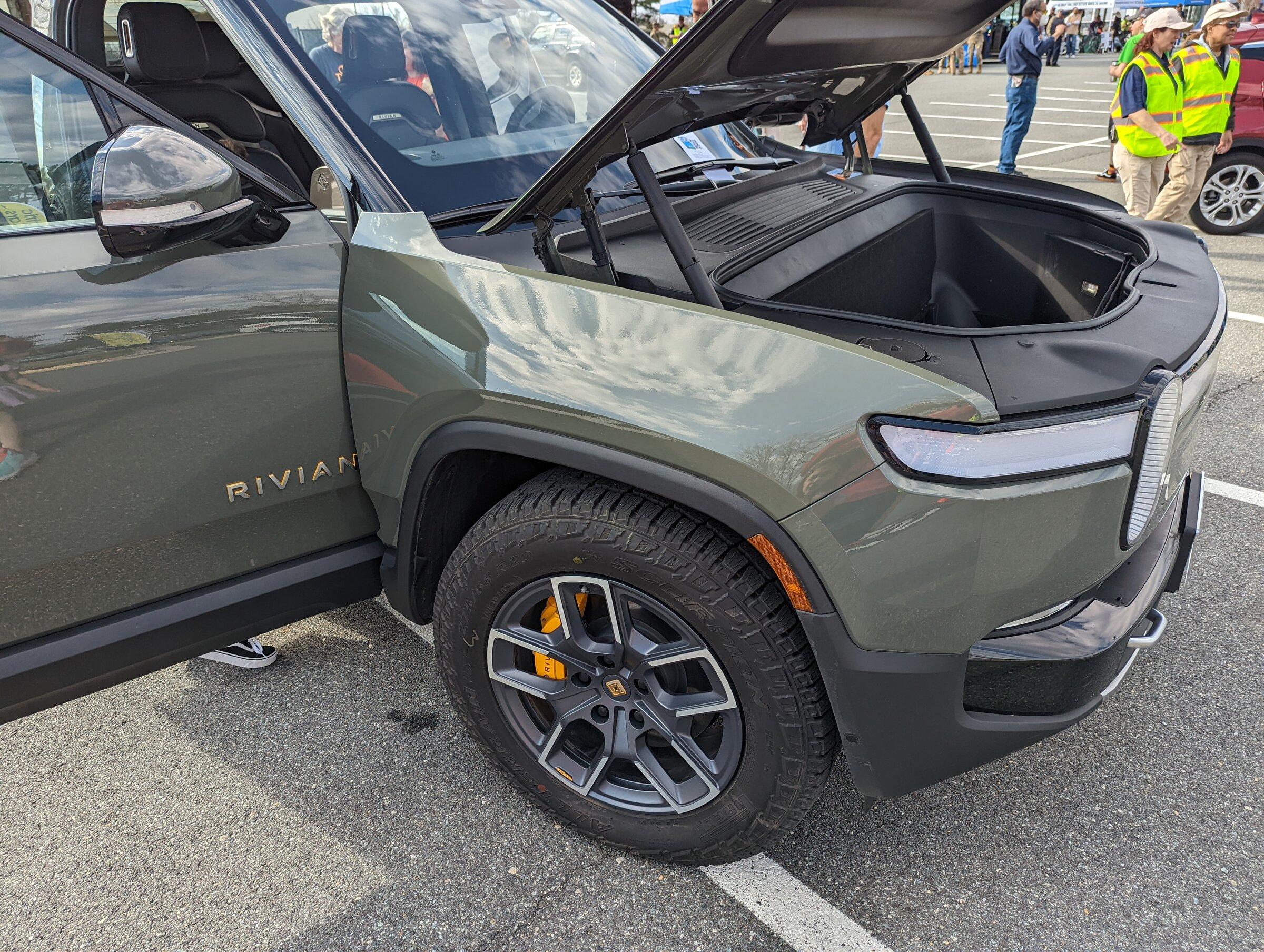Rivian R1T R1S My R1T First Look and Impressions (Mobile Drive Added 4/27) PXL_20220319_140841638