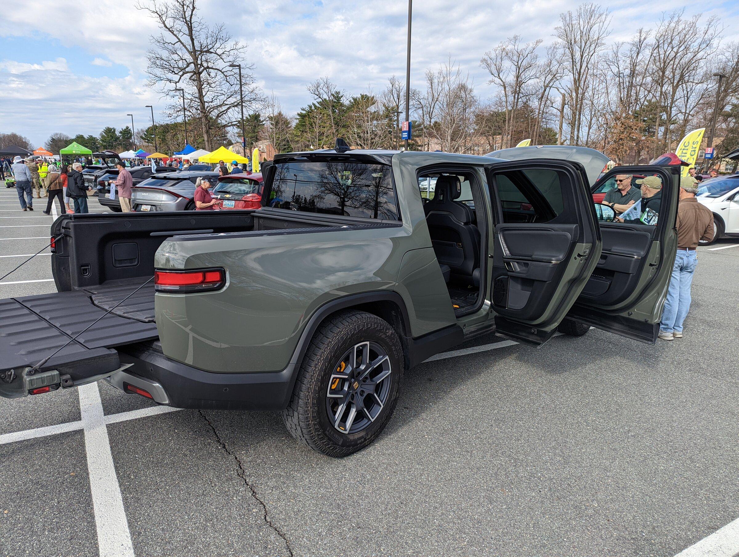 Rivian R1T R1S My R1T First Look and Impressions (Mobile Drive Added 4/27) PXL_20220319_142712900