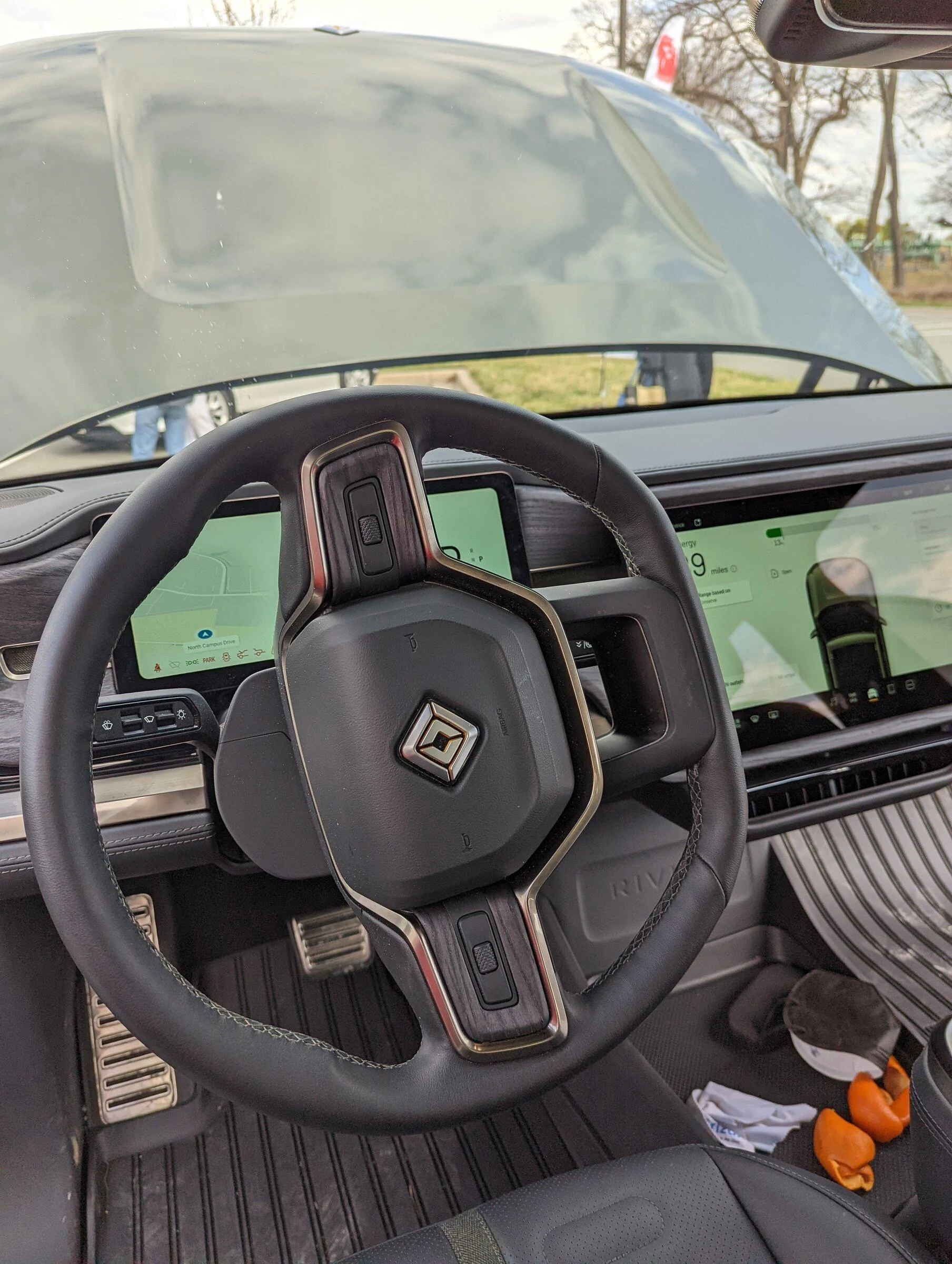 Rivian R1T R1S My R1T First Look and Impressions (Mobile Drive Added 4/27) PXL_20220319_141244433