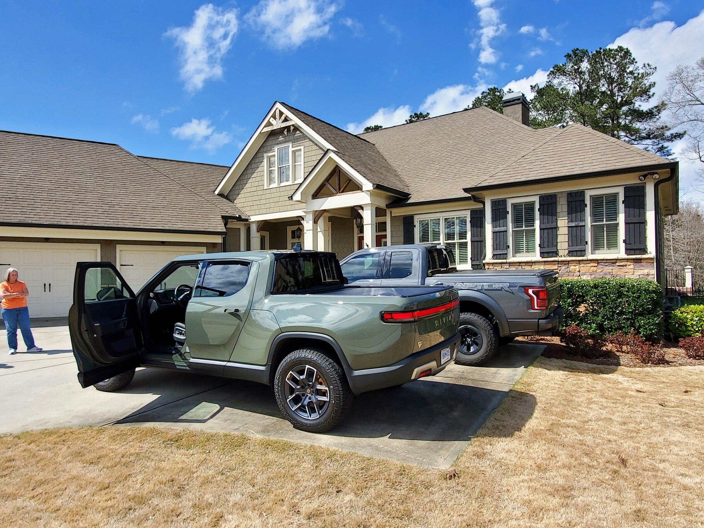 Rivian R1T R1S Any "March-April" delivery people contacted? 20220316_143219