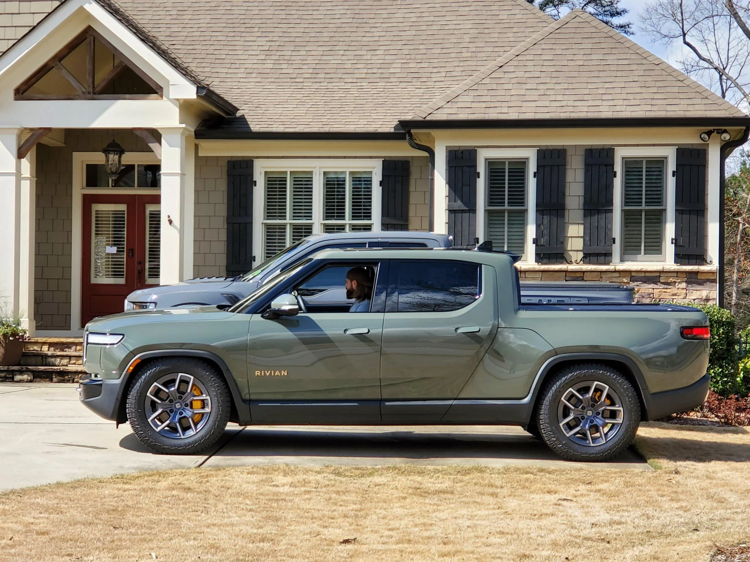 Rivian R1T R1S Any "March-April" delivery people contacted? 20220316_152342