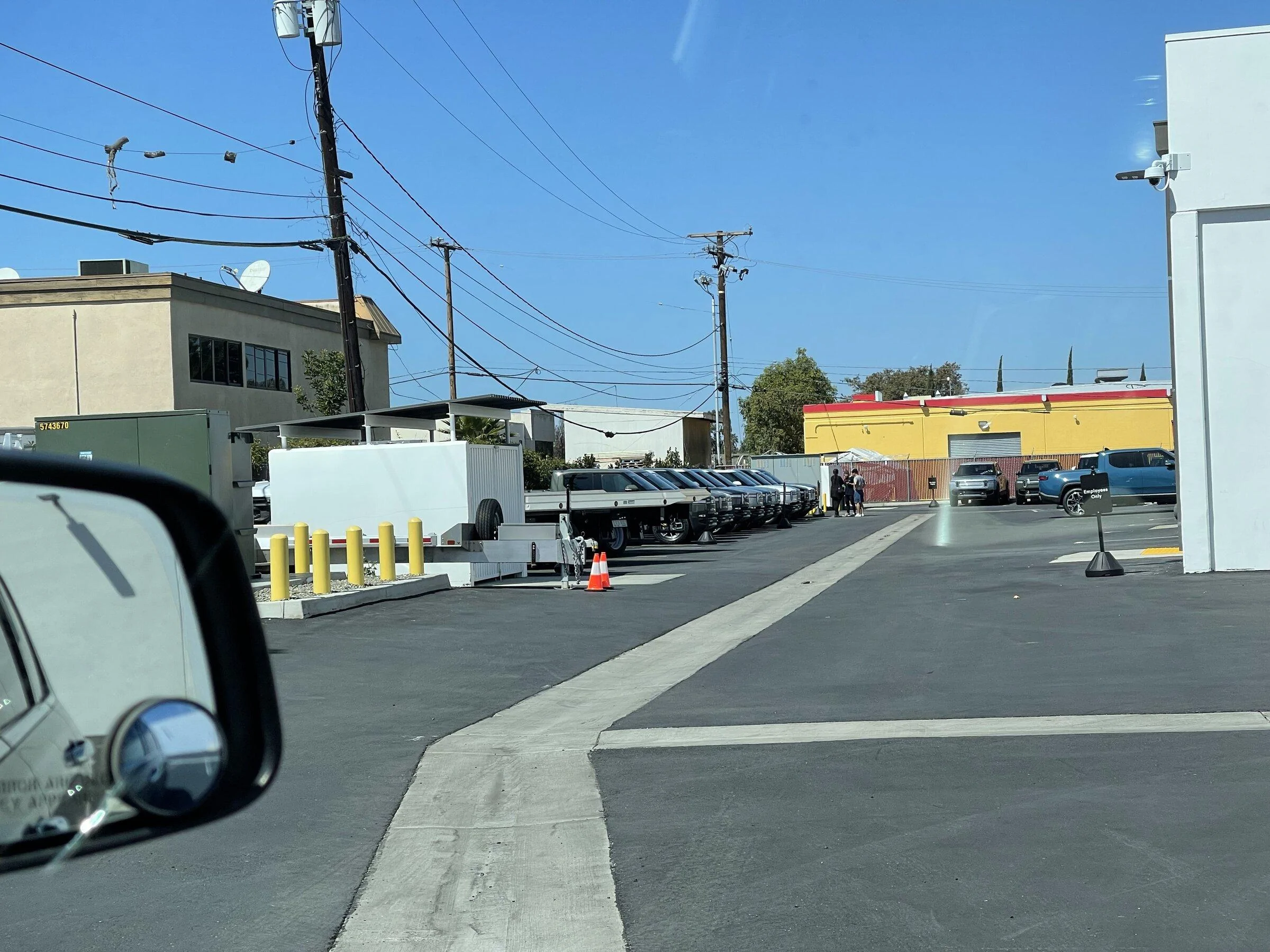 Rivian R1T R1S Rivian plans to create first delivery center in Orange County, CA (@ Costa Mesa) 75448C5A-0BCF-4172-8182-14AFD2A88109