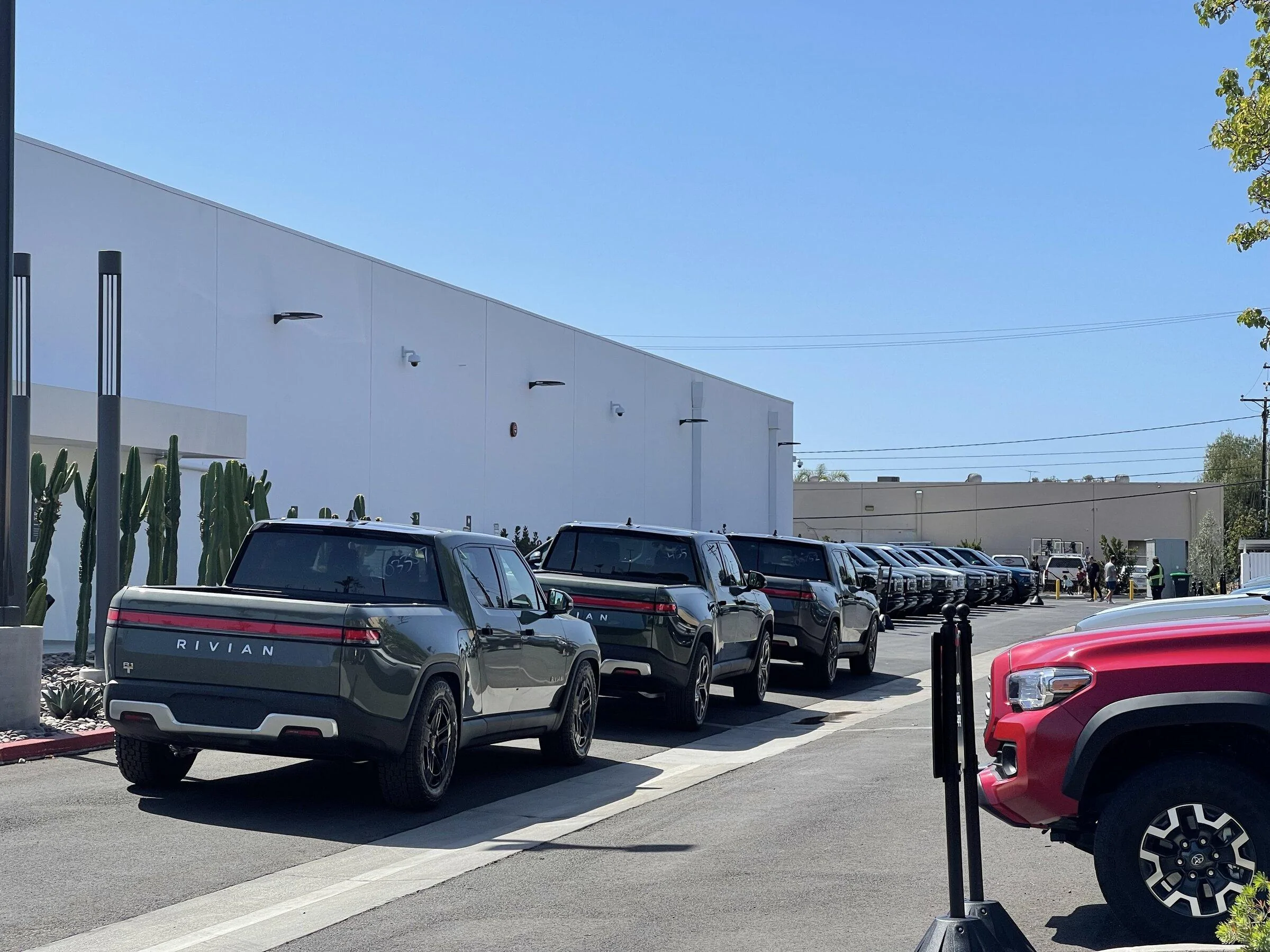 Rivian R1T R1S Rivian plans to create first delivery center in Orange County, CA (@ Costa Mesa) B616A992-5B3A-4ACA-9DFC-AD98F471EDC8