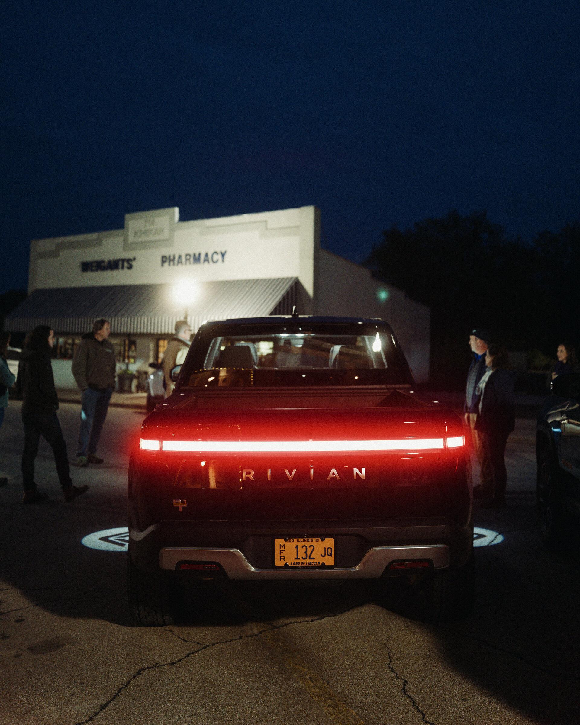 Rivian R1T R1S MIDNIGHT (Black) Rivian Photos original-2