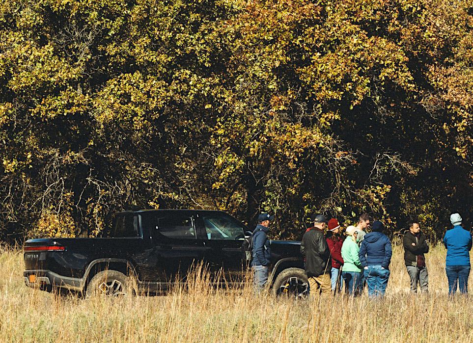 Rivian R1T R1S MIDNIGHT (Black) Rivian Photos original-3