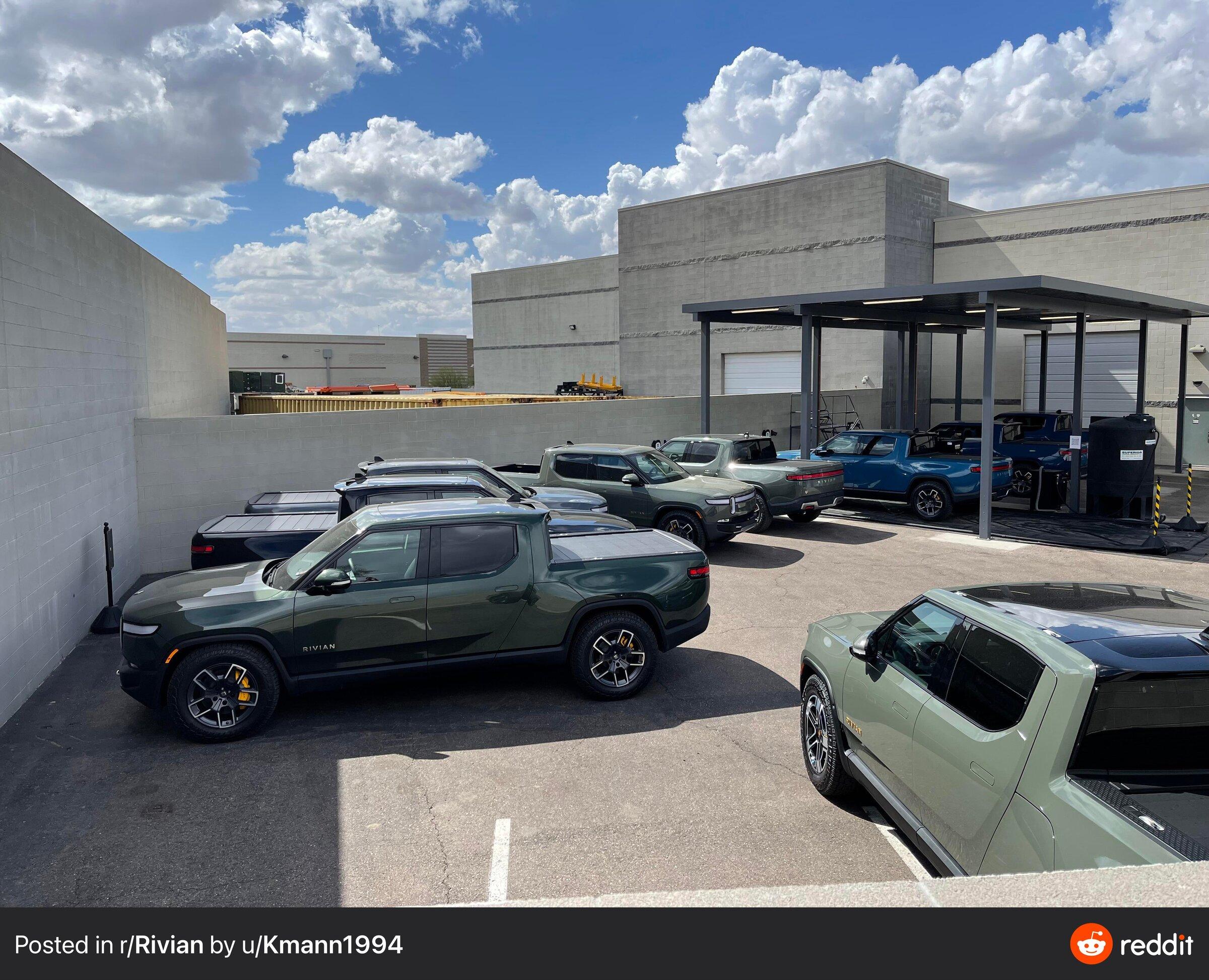 Rivian R1T R1S FOREST GREEN R1T Photos FD85586A-AA96-472D-8F52-D7CC741D2AA7