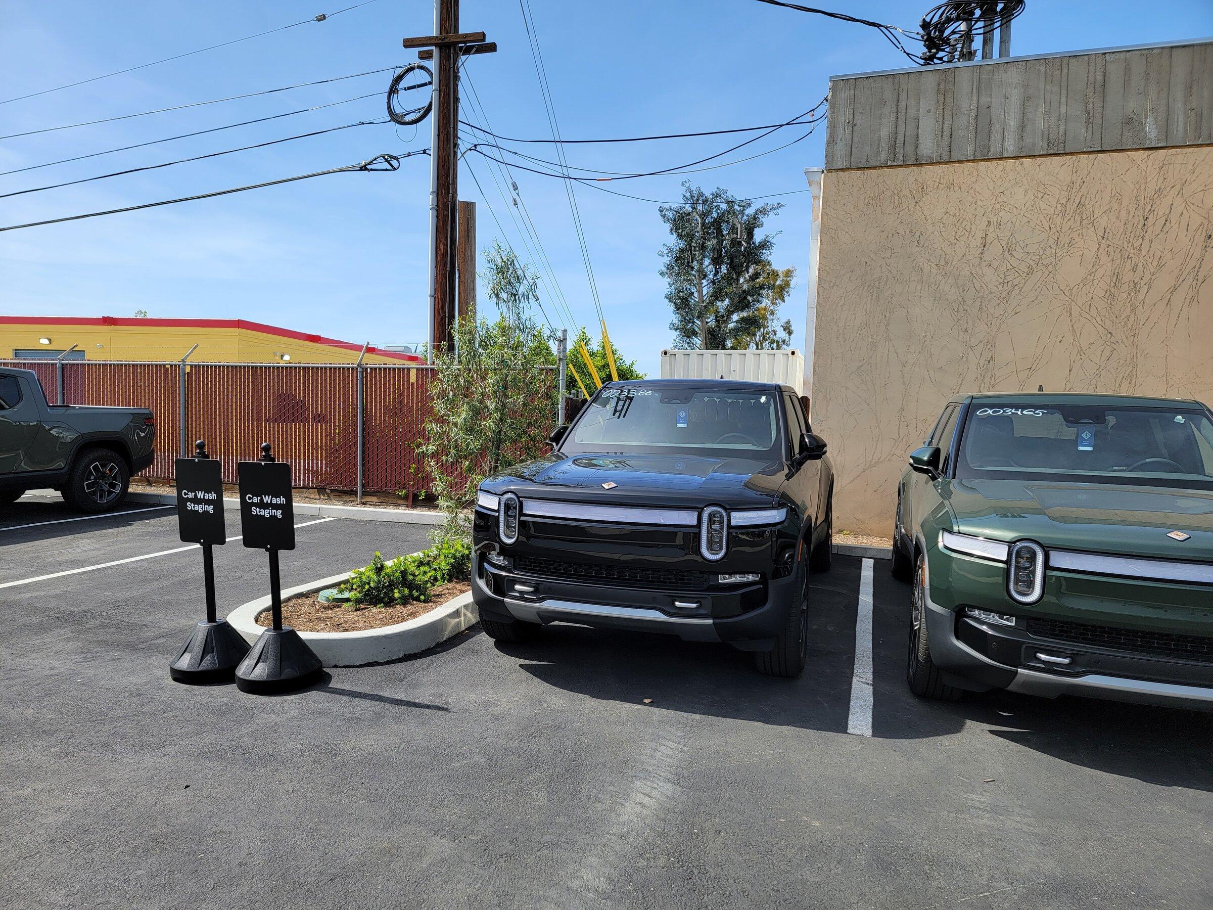 Rivian R1T R1S MIDNIGHT (Black) Rivian Photos 20220321_143304-