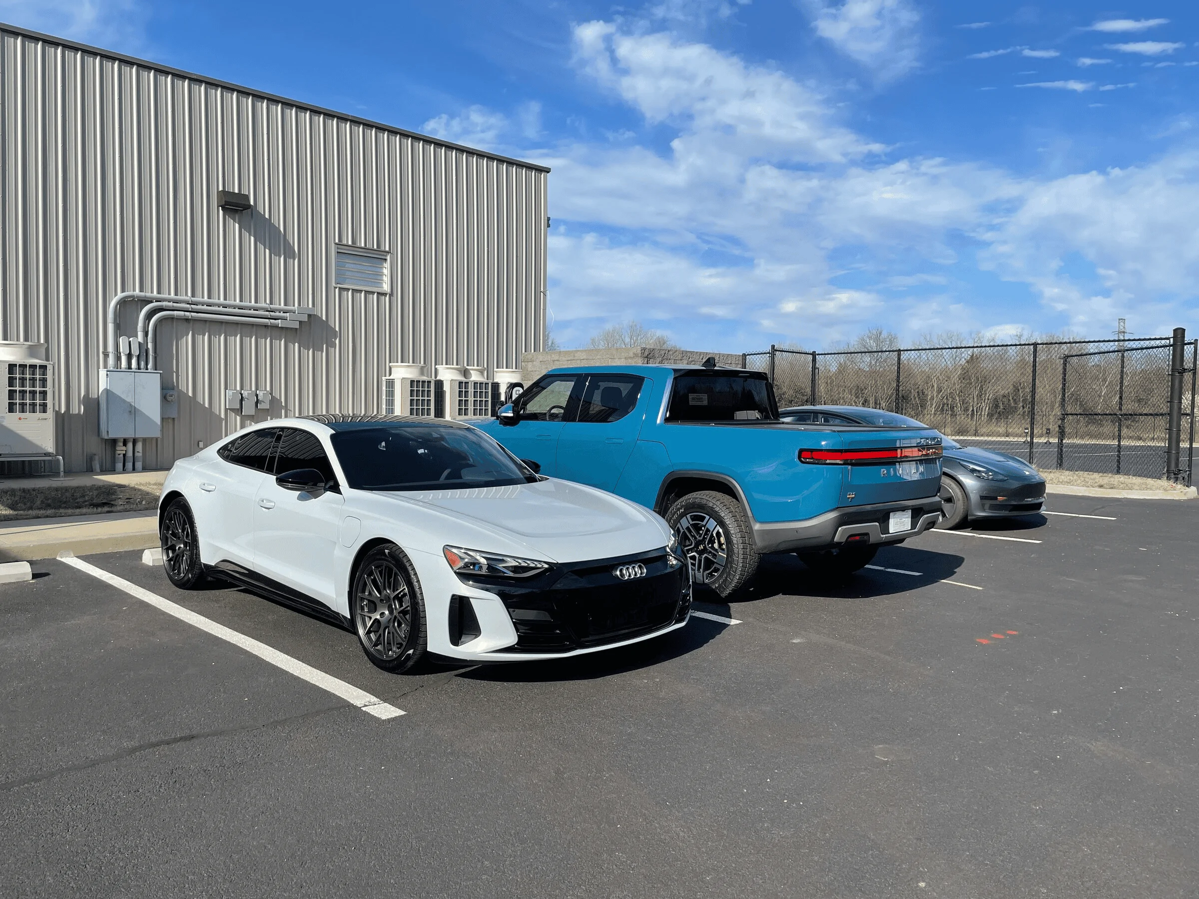 Rivian R1T R1S LIMESTONE Rivian R1T seen at Salt Lake City Delivery Center! 1647946560056
