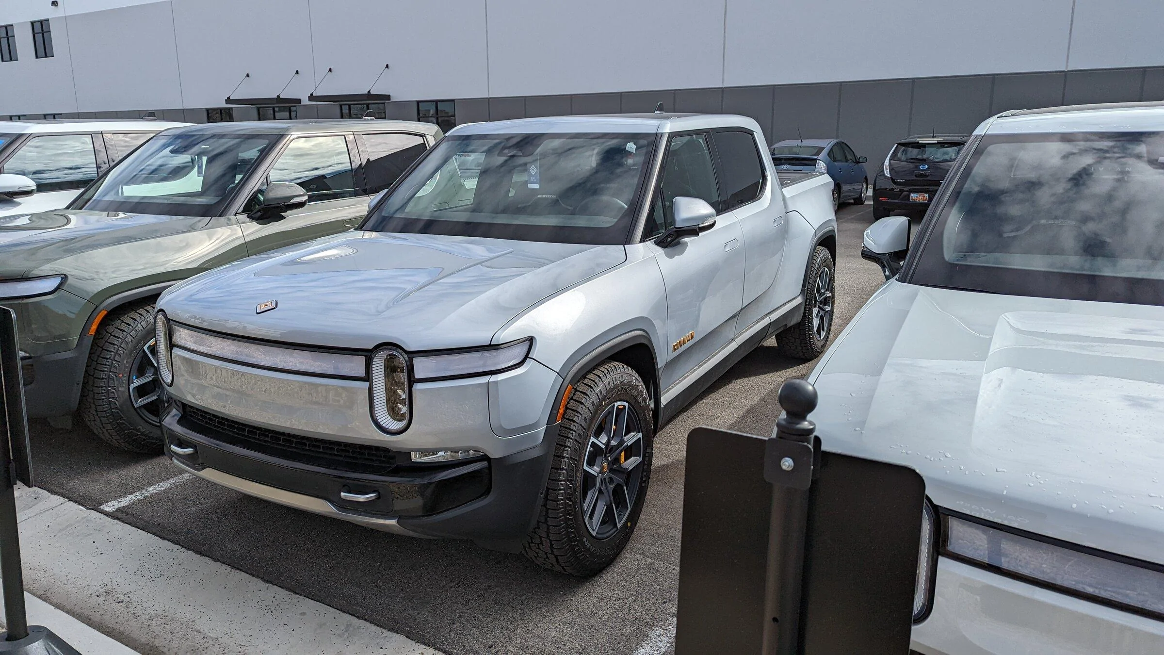 Rivian R1T R1S LIMESTONE Rivian R1T seen at Salt Lake City Delivery Center! PXL_20220322_170148474