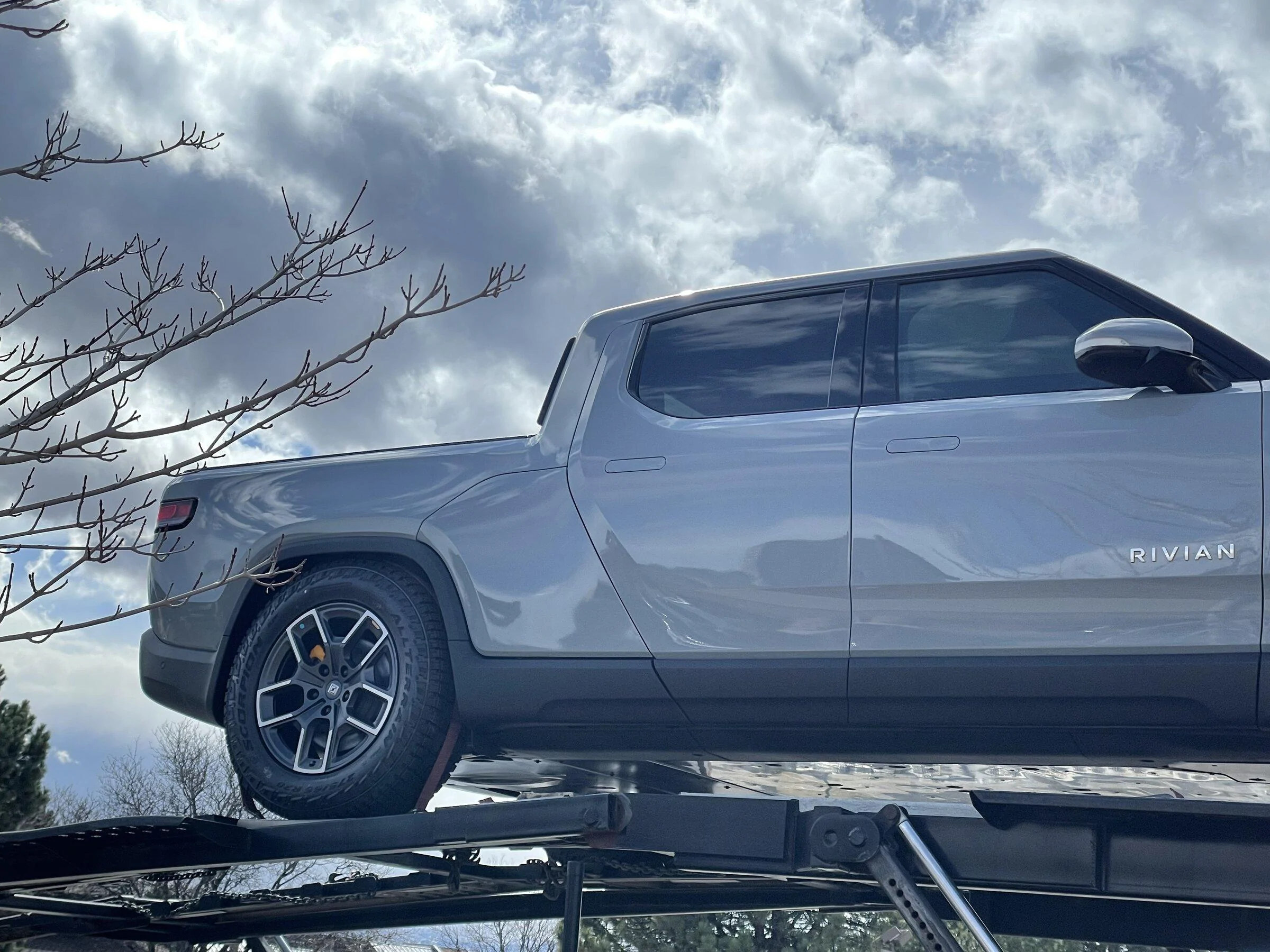 Rivian R1T R1S Limestone Rivian R1T — Many In-Person Pics & Video ? ? E4FB7DEF-433D-44C4-8E6A-D008F6028040