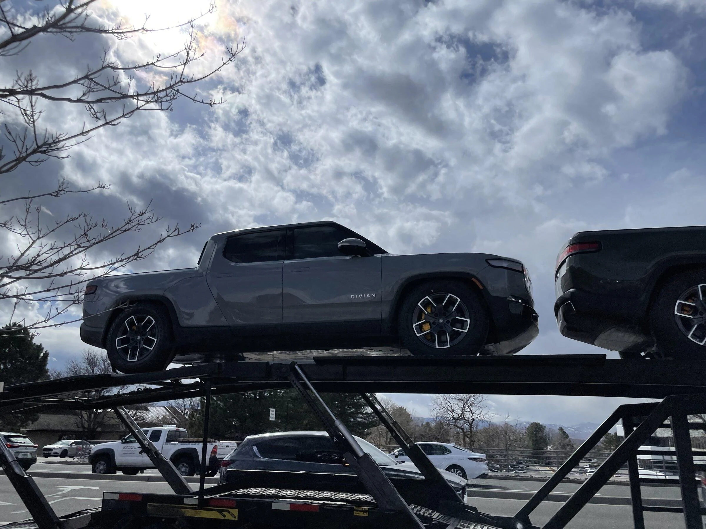 Rivian R1T R1S Limestone Rivian R1T — Many In-Person Pics & Video ? ? DAEECE6D-F88D-4EFC-9EB0-D273D68D5310