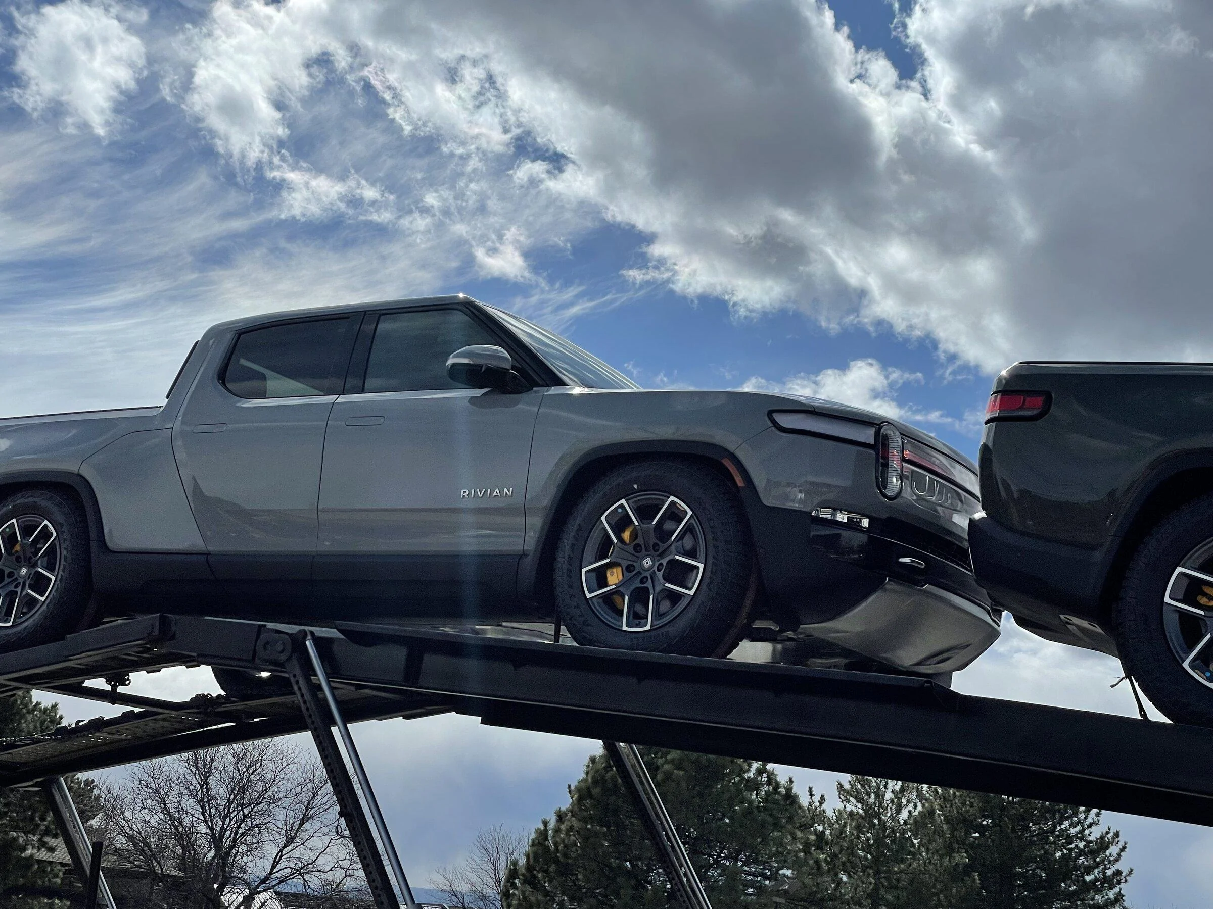 Rivian R1T R1S Limestone Rivian R1T — Many In-Person Pics & Video ? ? EA2643CC-2537-4002-98C4-D72B9E7E47F3