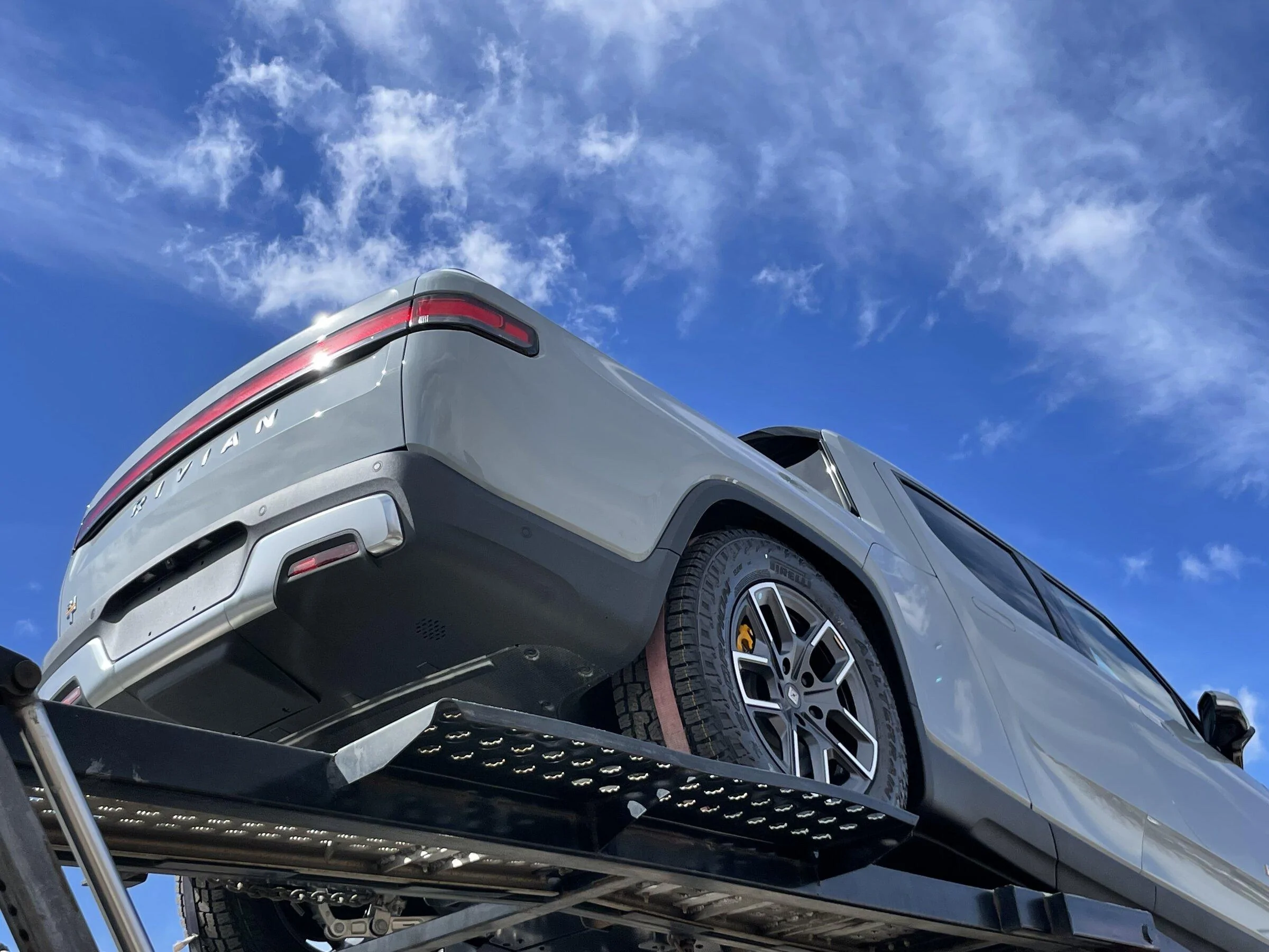 Rivian R1T R1S Limestone Rivian R1T — Many In-Person Pics & Video ? ? D7D14AF6-2D7A-4C5A-B34A-A678A3E486AE