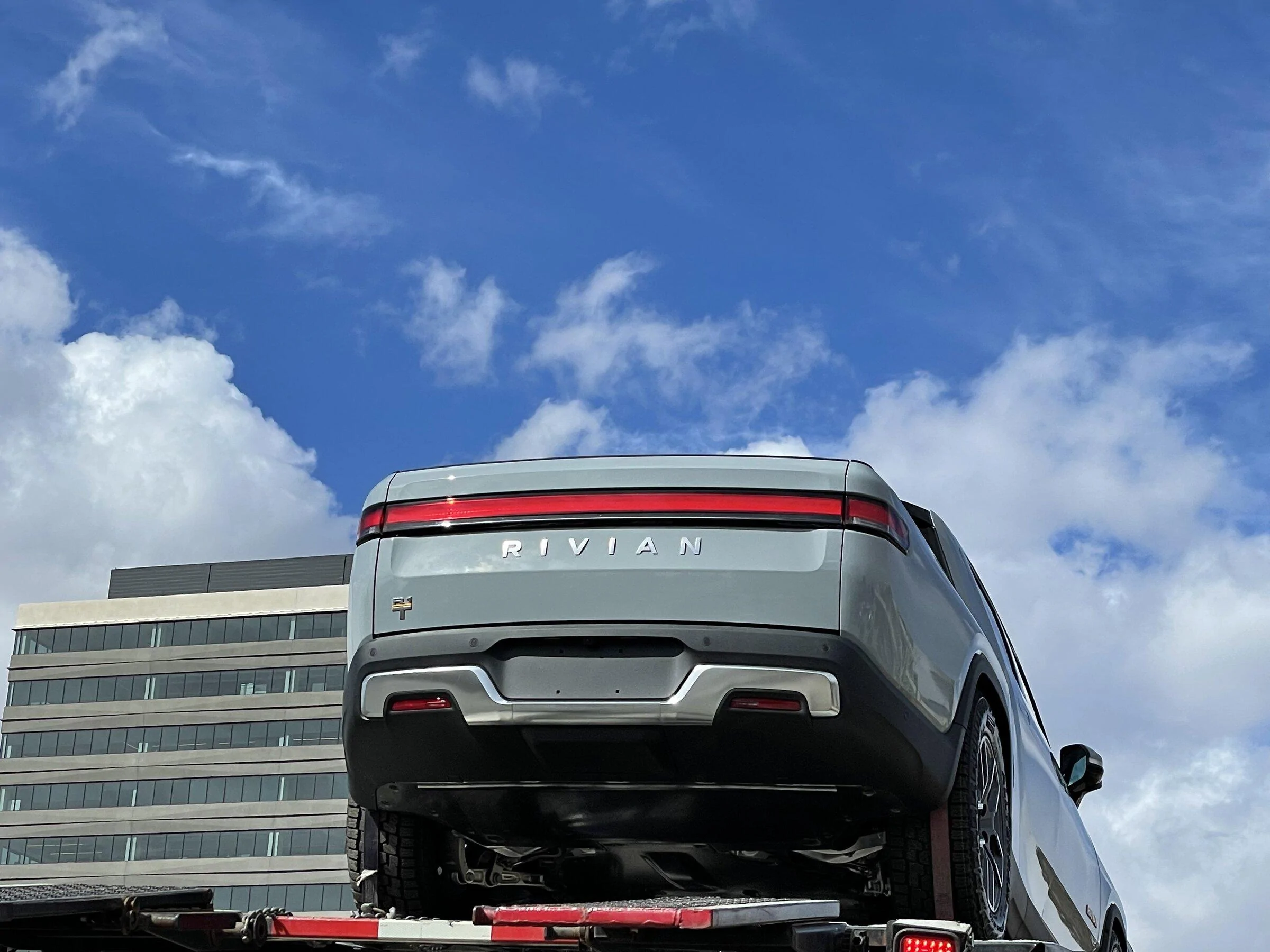 Rivian R1T R1S Limestone Rivian R1T — Many In-Person Pics & Video ? ? 8E82A464-E3E6-452D-AE68-EE8D3A6EA2C7