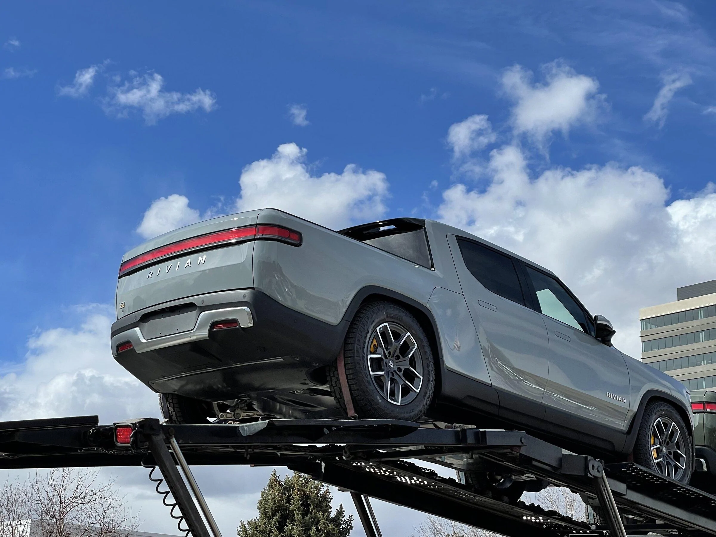Rivian R1T R1S Limestone Rivian R1T — Many In-Person Pics & Video ? ? CD4080C9-74DF-4613-BCA8-0196478A4589