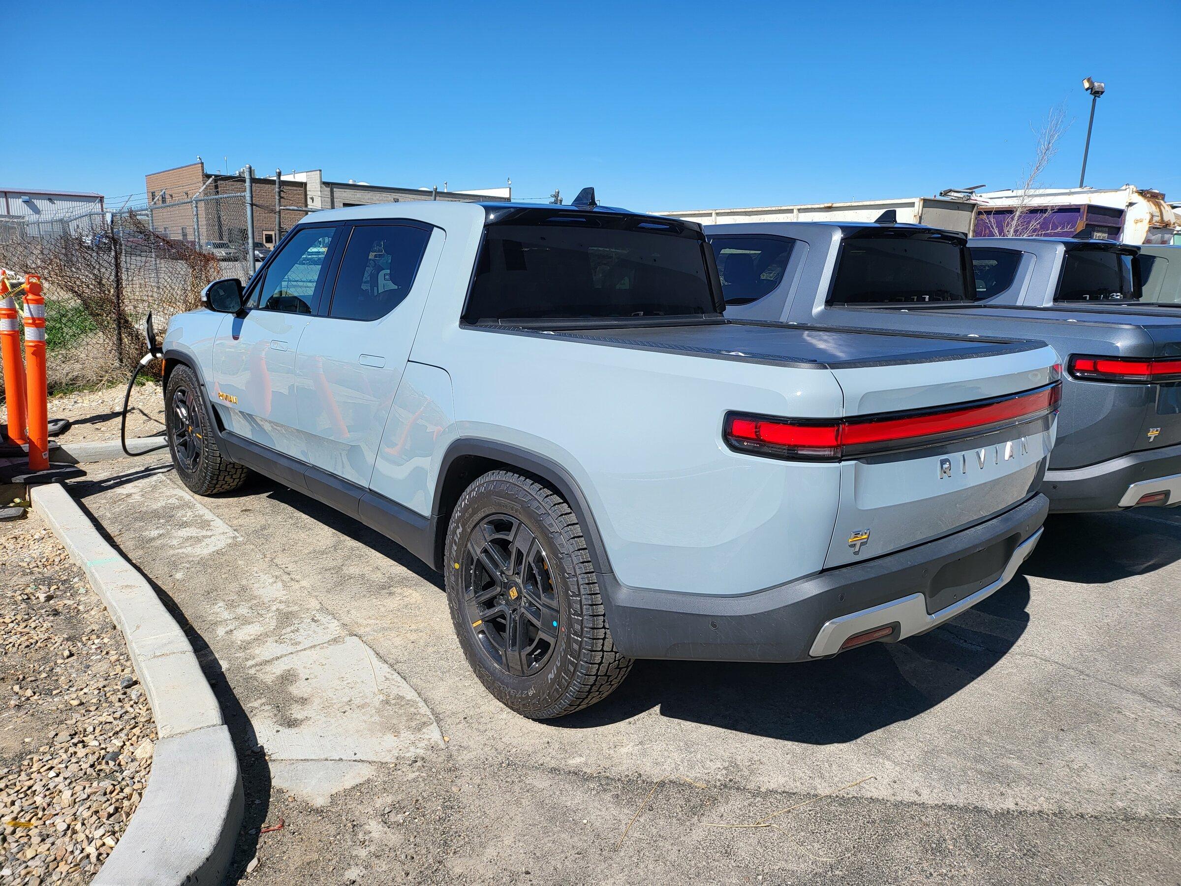 Rivian R1T R1S LIMESTONE R1T Photos 20220323_123352