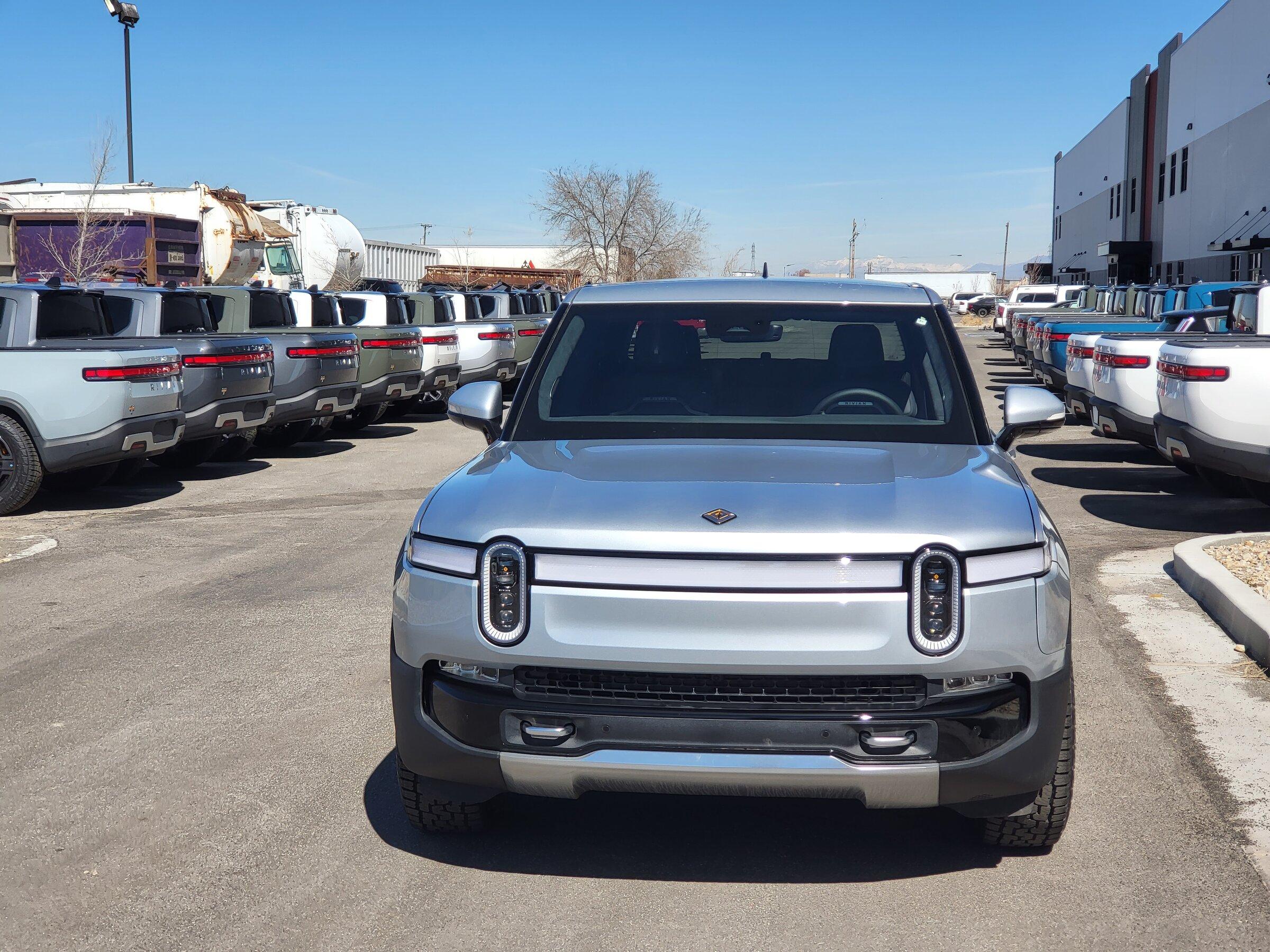 Rivian R1T R1S LIMESTONE R1T Photos 20220323_123241
