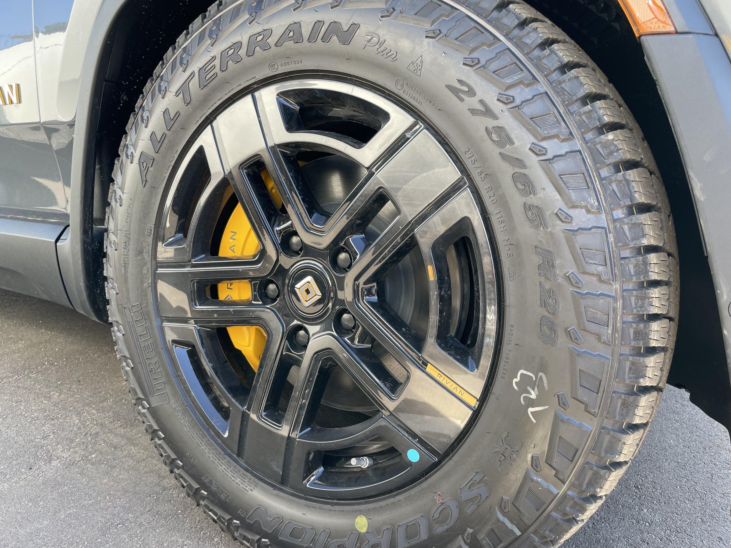 Rivian R1T R1S Factory 22" Wheels on R1T Rivian - finally a real life look IMG_4834