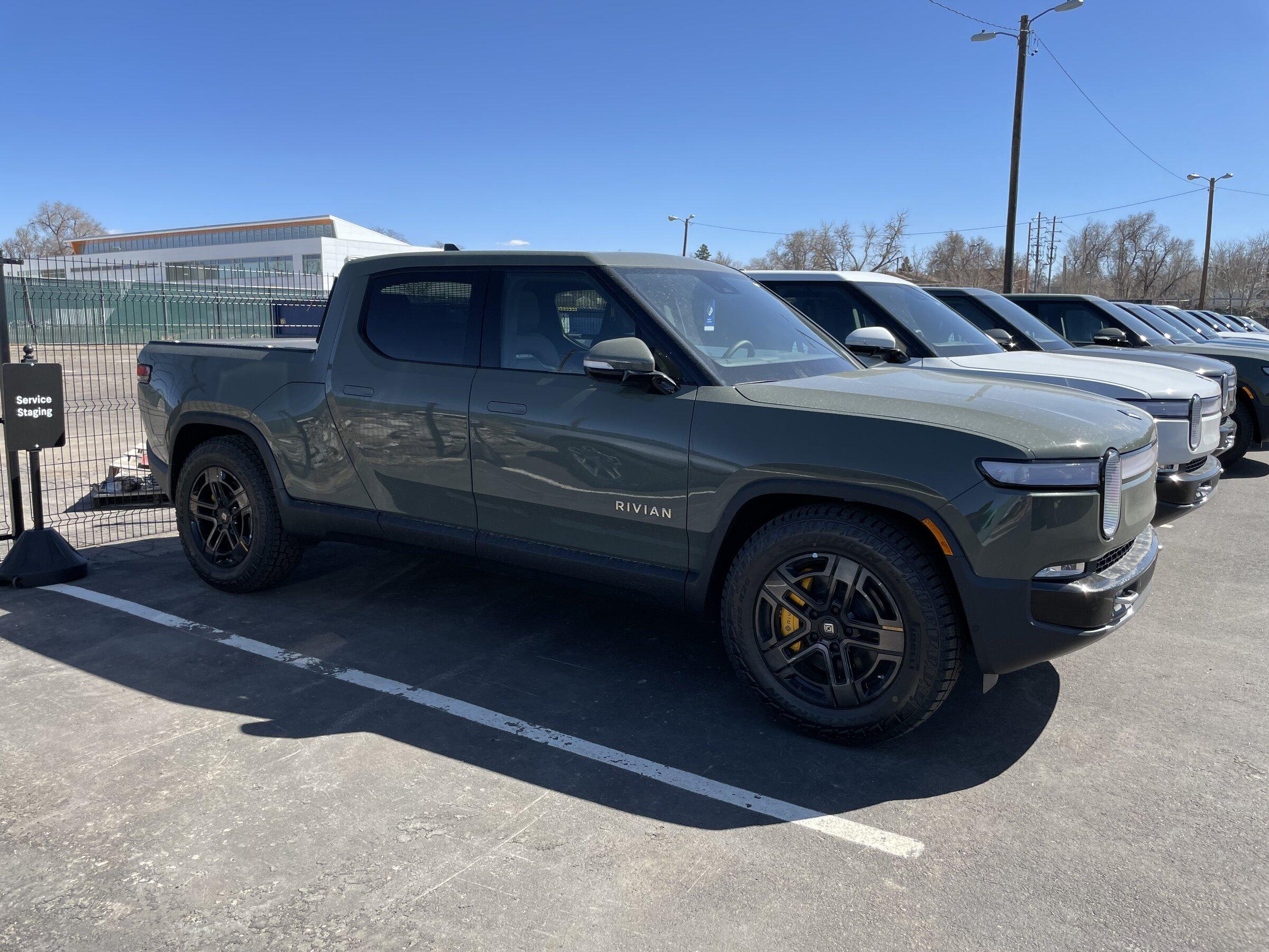 Rivian R1T R1S Factory 22" Wheels on R1T Rivian - finally a real life look IMG_4836