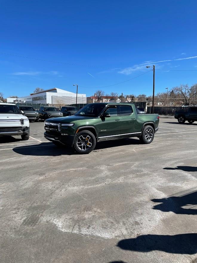 Rivian R1T R1S FOREST GREEN R1T Photos FGRiv1