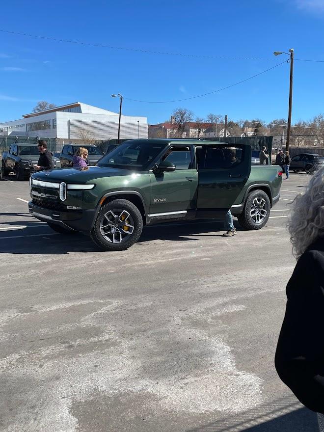 Rivian R1T R1S FOREST GREEN R1T Photos FGRiv2