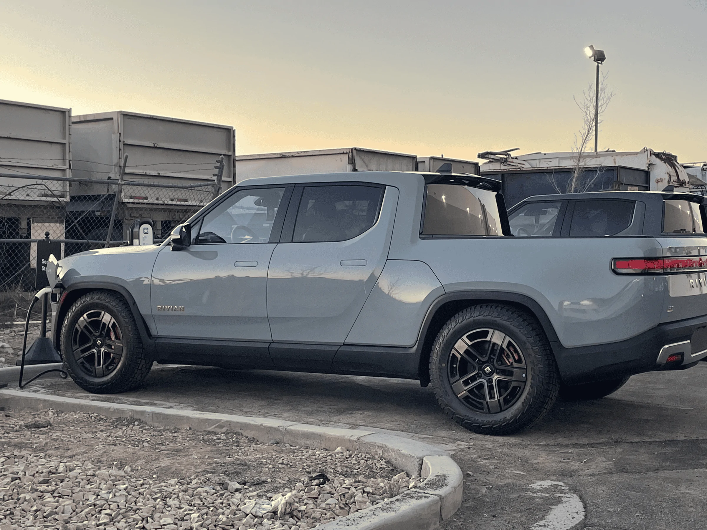 Rivian R1T R1S LIMESTONE R1T Photos 1648095445891