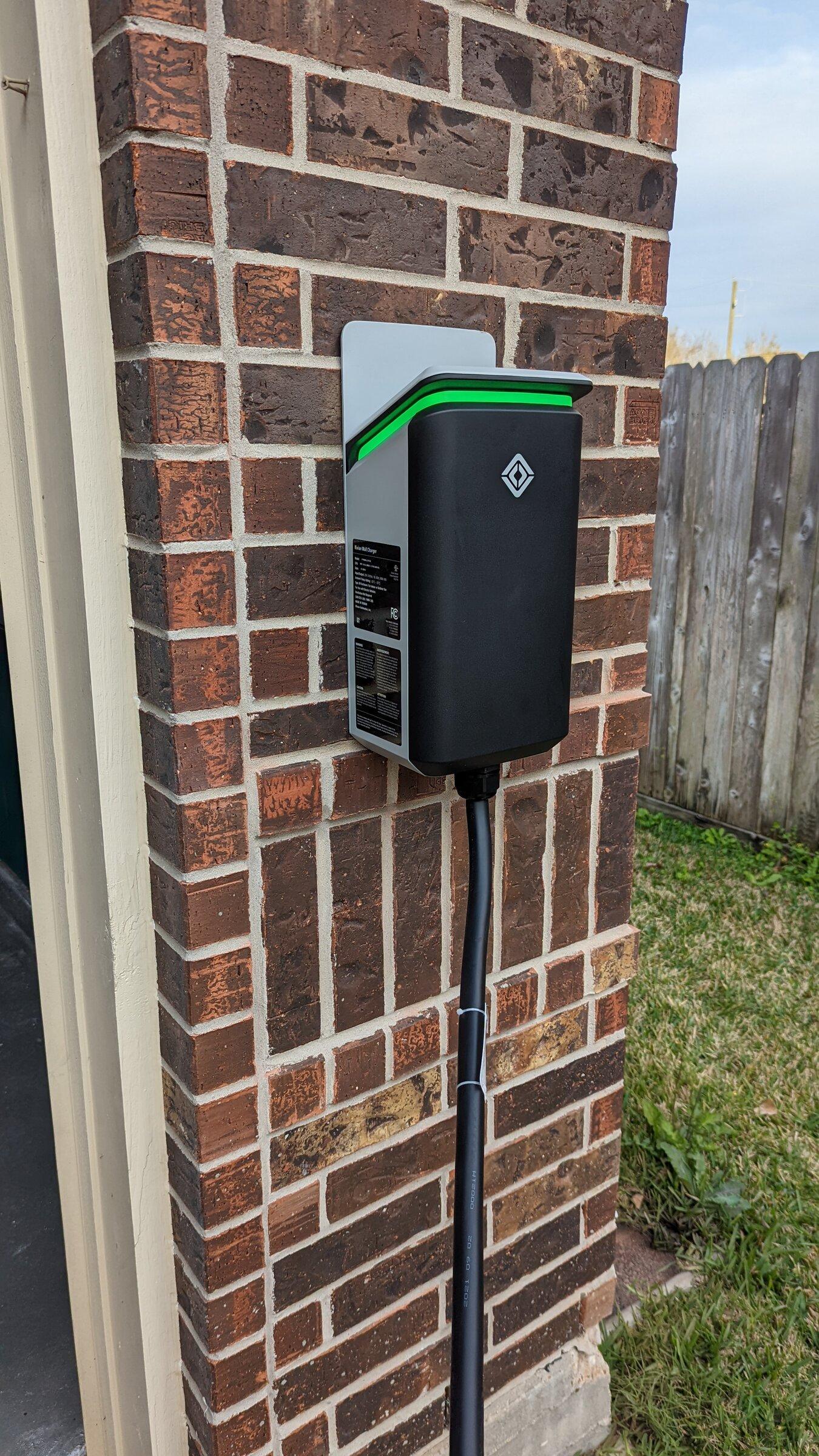 Rivian R1T R1S Houston, TX area charging stations and deliveries PXL_20220323_233416319