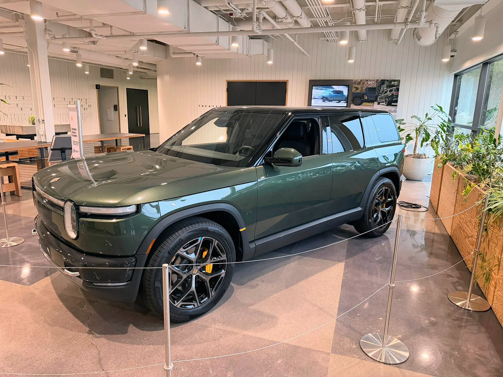 Rivian R1T R1S 📸 Daily random R2 photos thread - post your pics! forest-green-r2-rivian