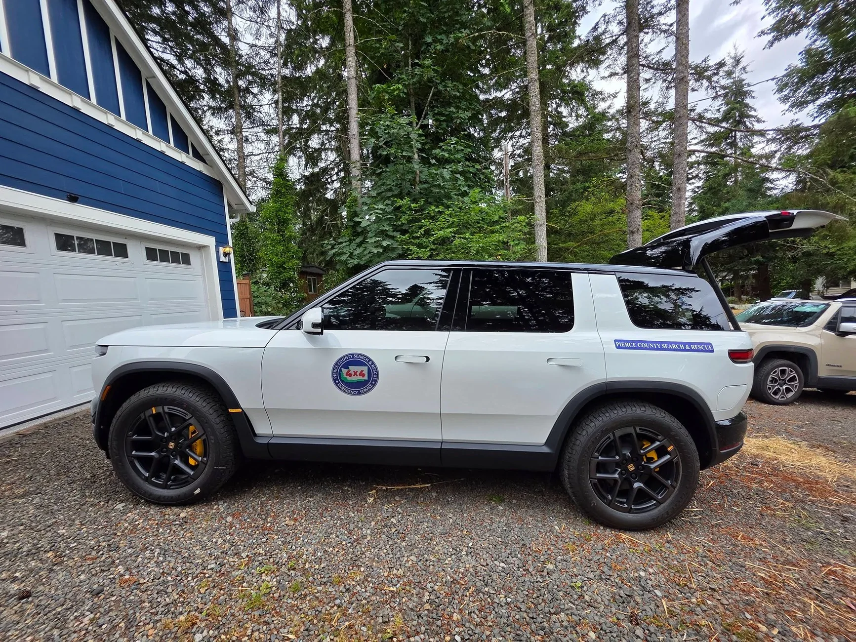 Rivian R1T R1S 📸 Daily random R2 photos thread - post your pics! 752781925_10166227353921874_956409964458430209_n