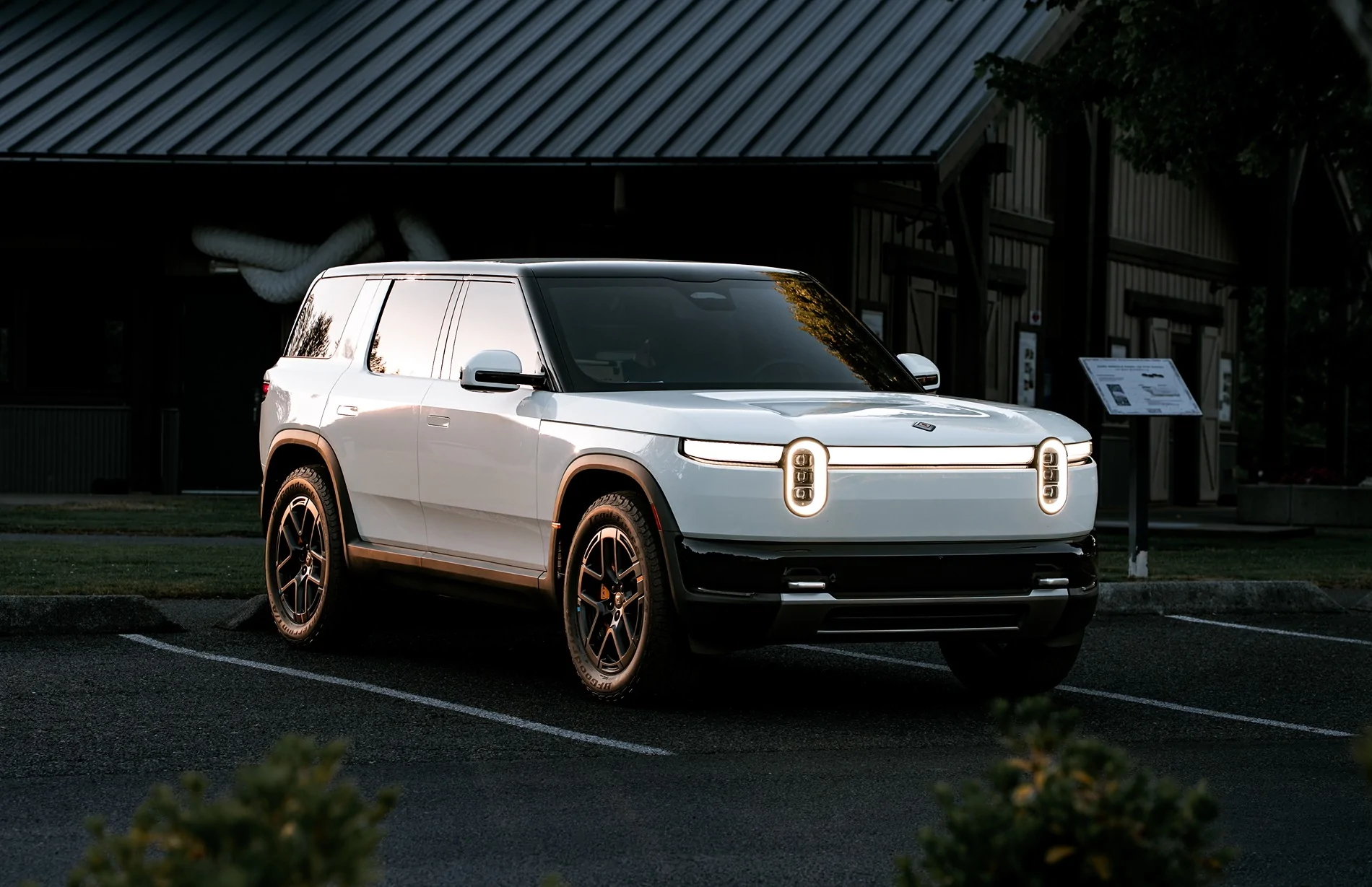 Rivian R1T R1S Traded the Tri Motor R1T for an R2 - The R2 is impressing me more and more DSC04512