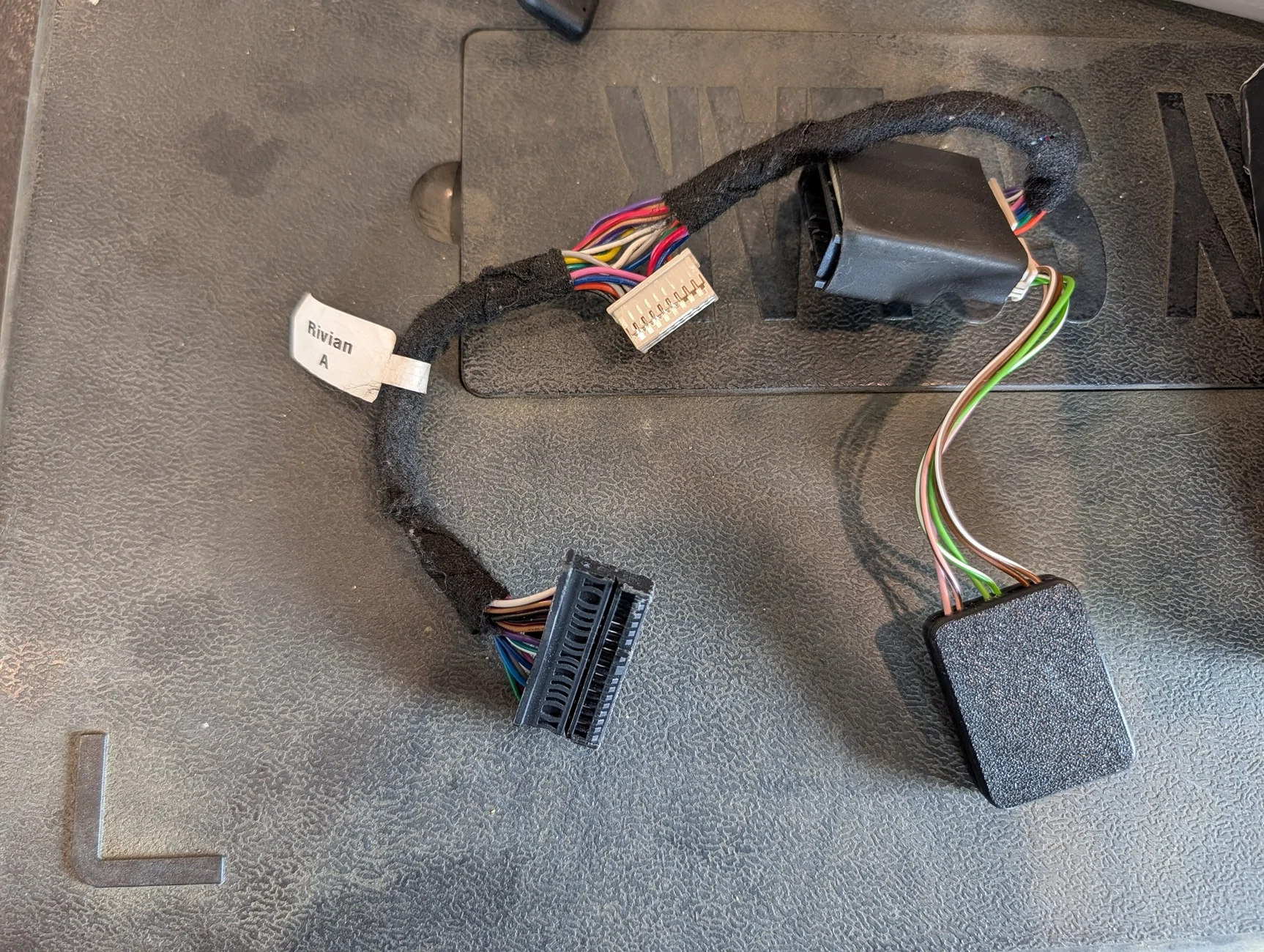Rivian R1T R1S [FS] {$700} Comma 3x w/ Rivian harness and Longitudinal plus PXL_20260724_172037719