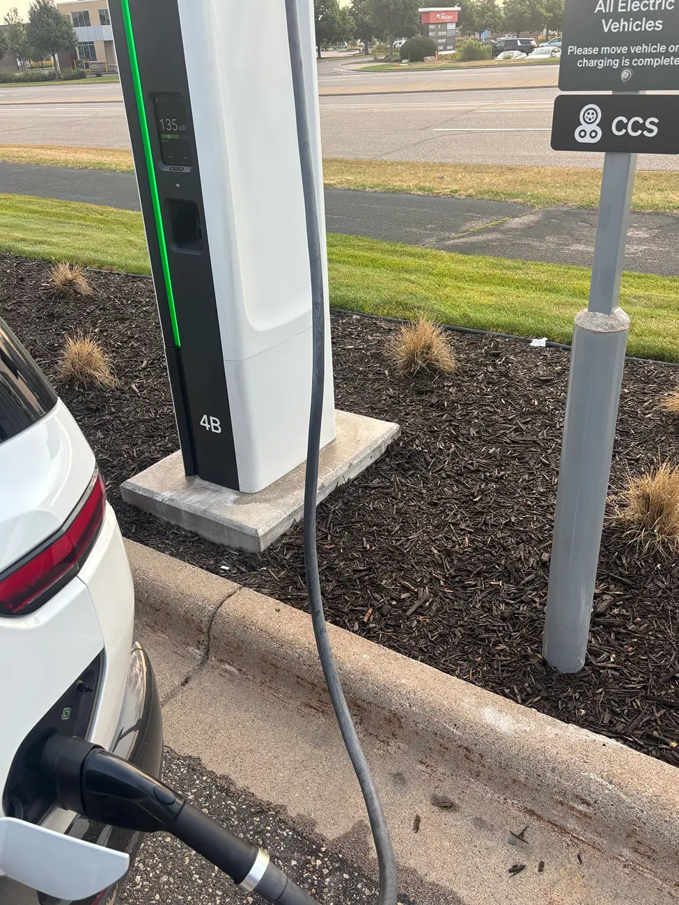 Rivian R1T R1S 1 Month Update: R2 Three Day Ownership Review.  Comparison to R1T.  Efficiency and Range data! tempImagegzPVEy