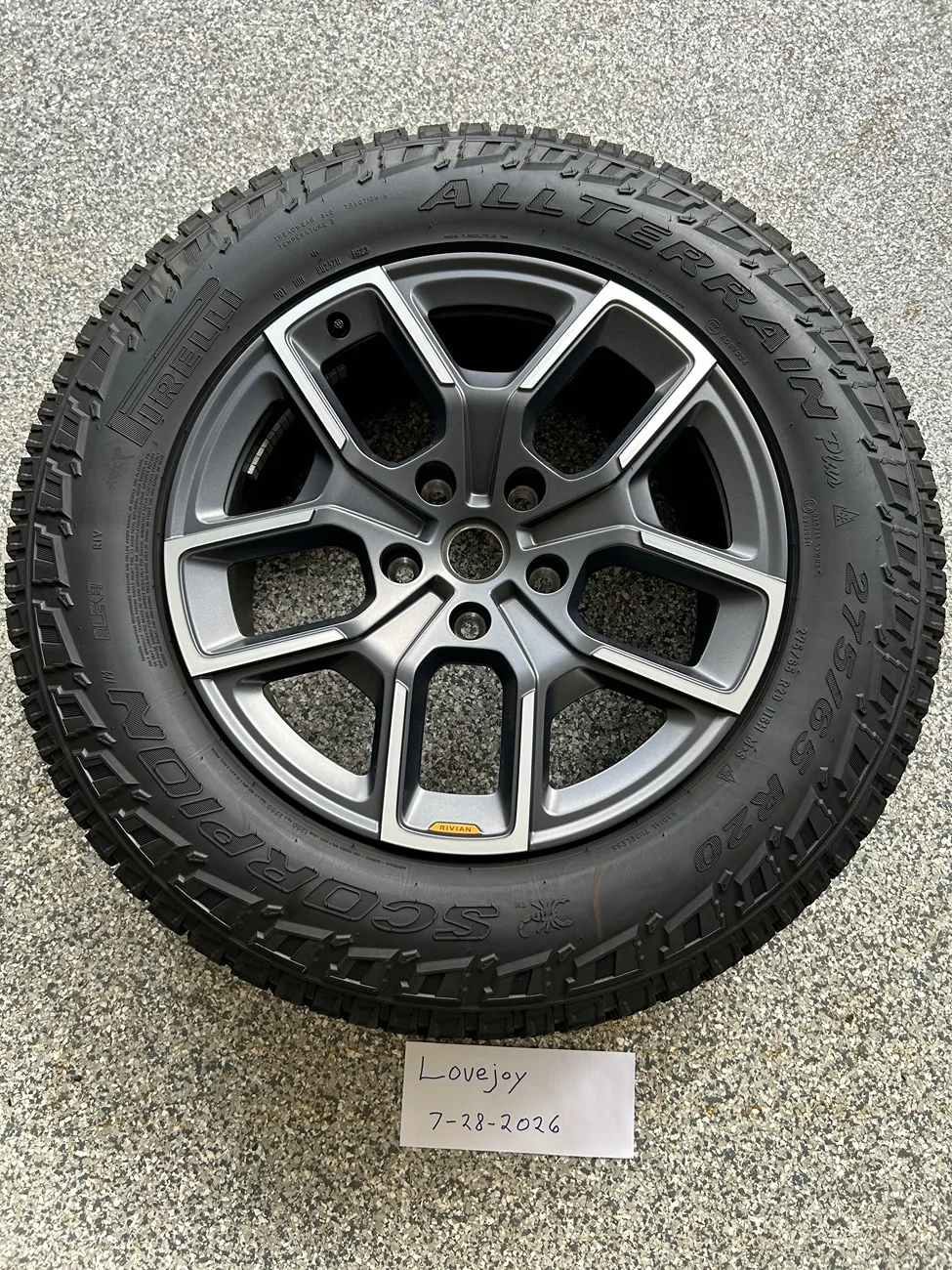 Rivian R1T R1S 20" OEM Wheel and Tire IMG_4332