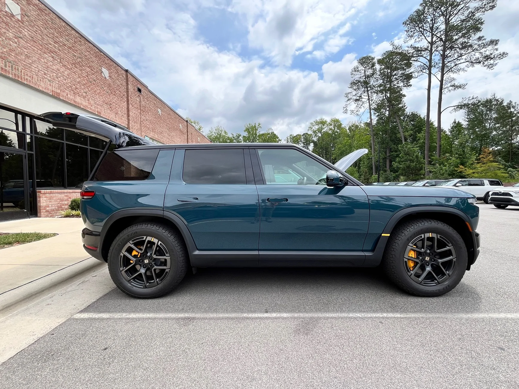 Rivian R1T R1S Finished R2 demo test drive? Share your review / impressions IMG_4780
