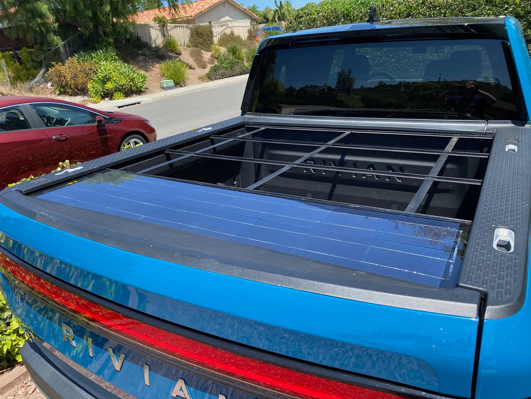 Rivian R1T R1S R1T Solar Tonneau - Custom Build 0.2-Bed-full-25-Don