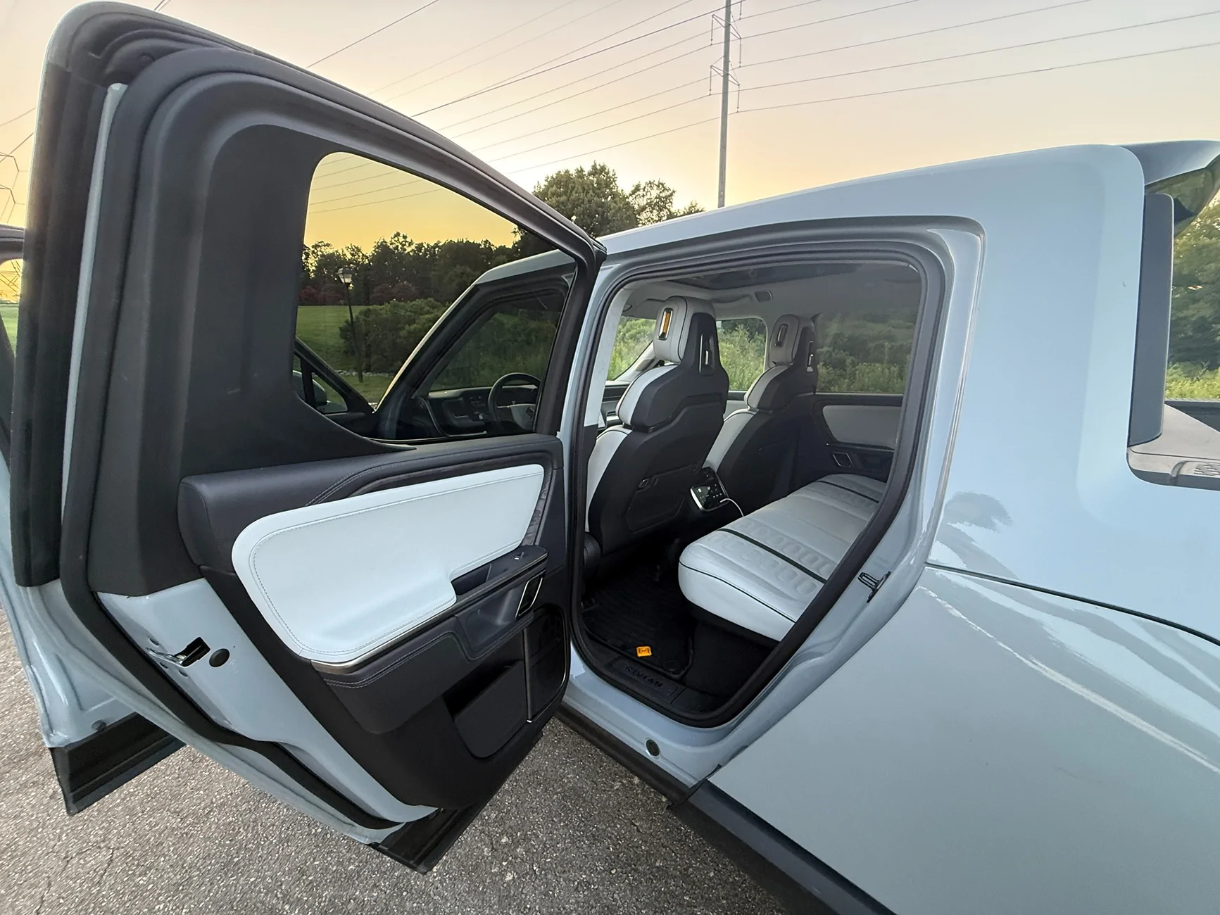 Rivian R1T R1S Selling my 2024 Rivian R1T - $59500 IMG_2767