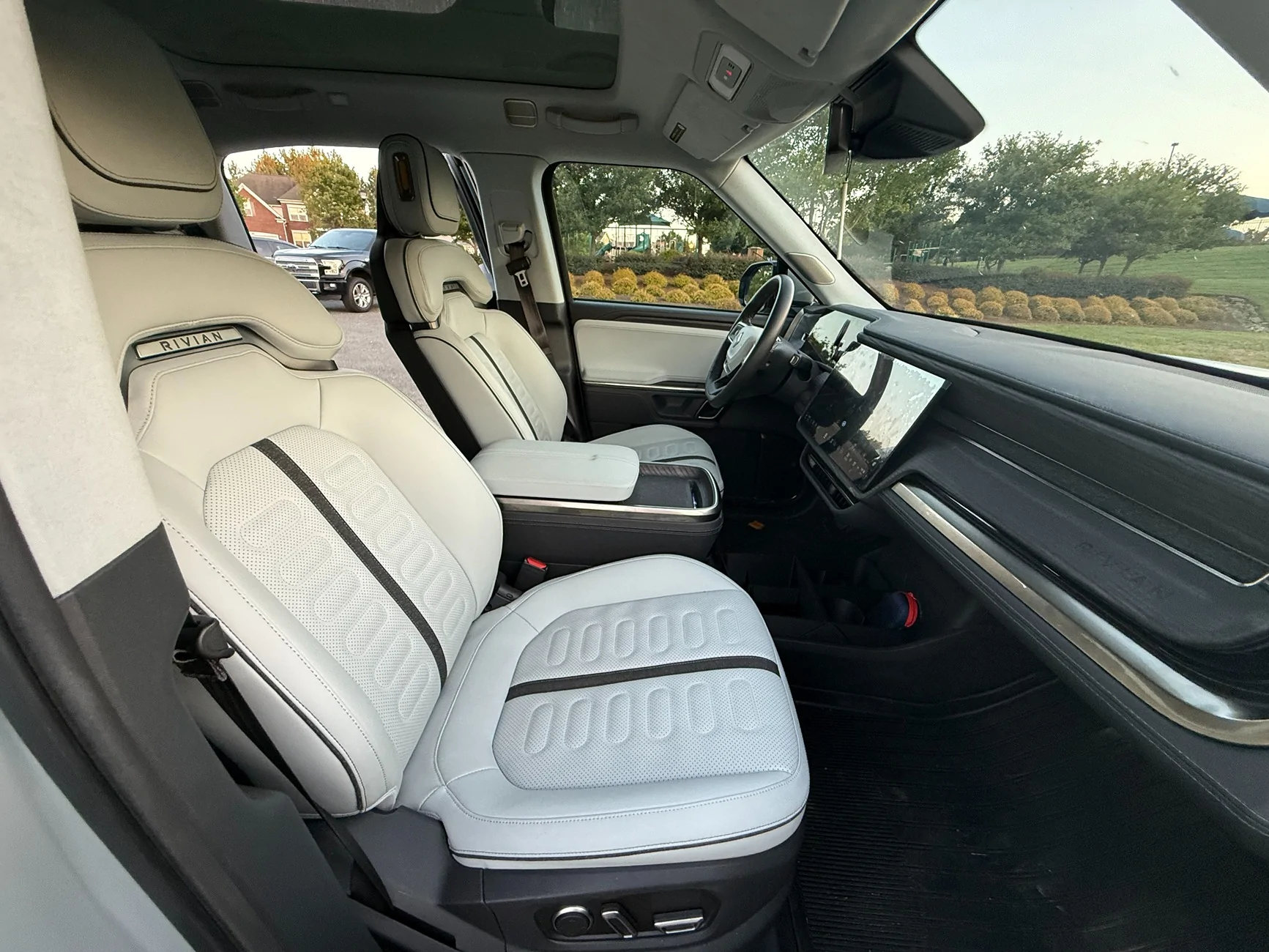 Rivian R1T R1S Selling my 2024 Rivian R1T - $59500 IMG_2774