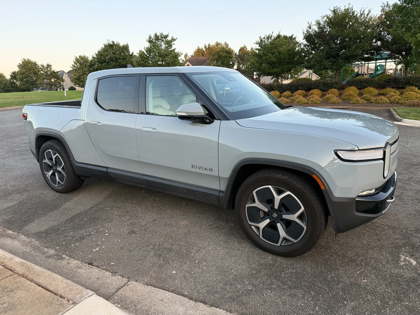 Rivian R1T R1S Selling my 2024 Rivian R1T - $59500 IMG_2761