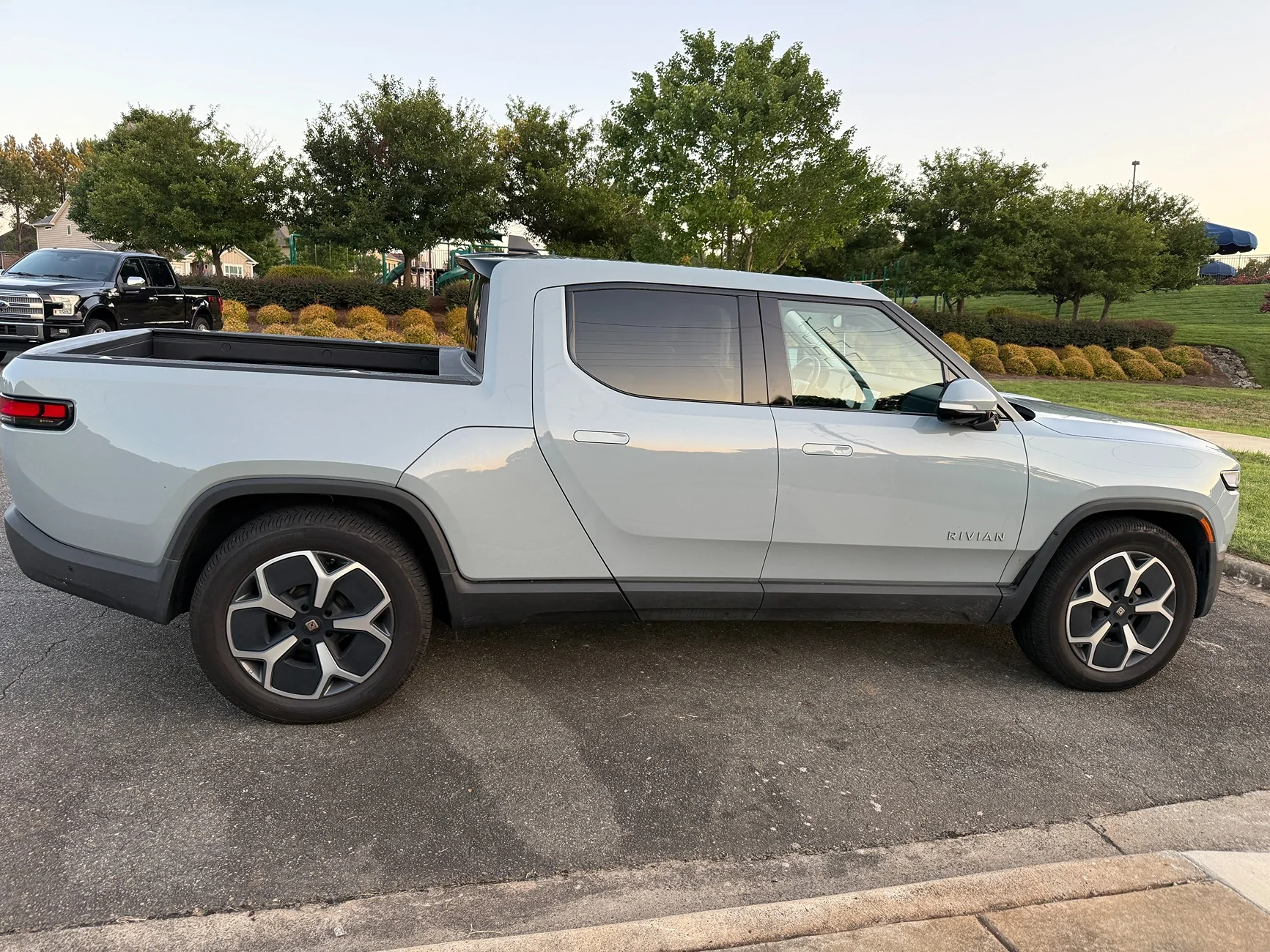 Rivian R1T R1S Selling my 2024 Rivian R1T - $59500 IMG_2760