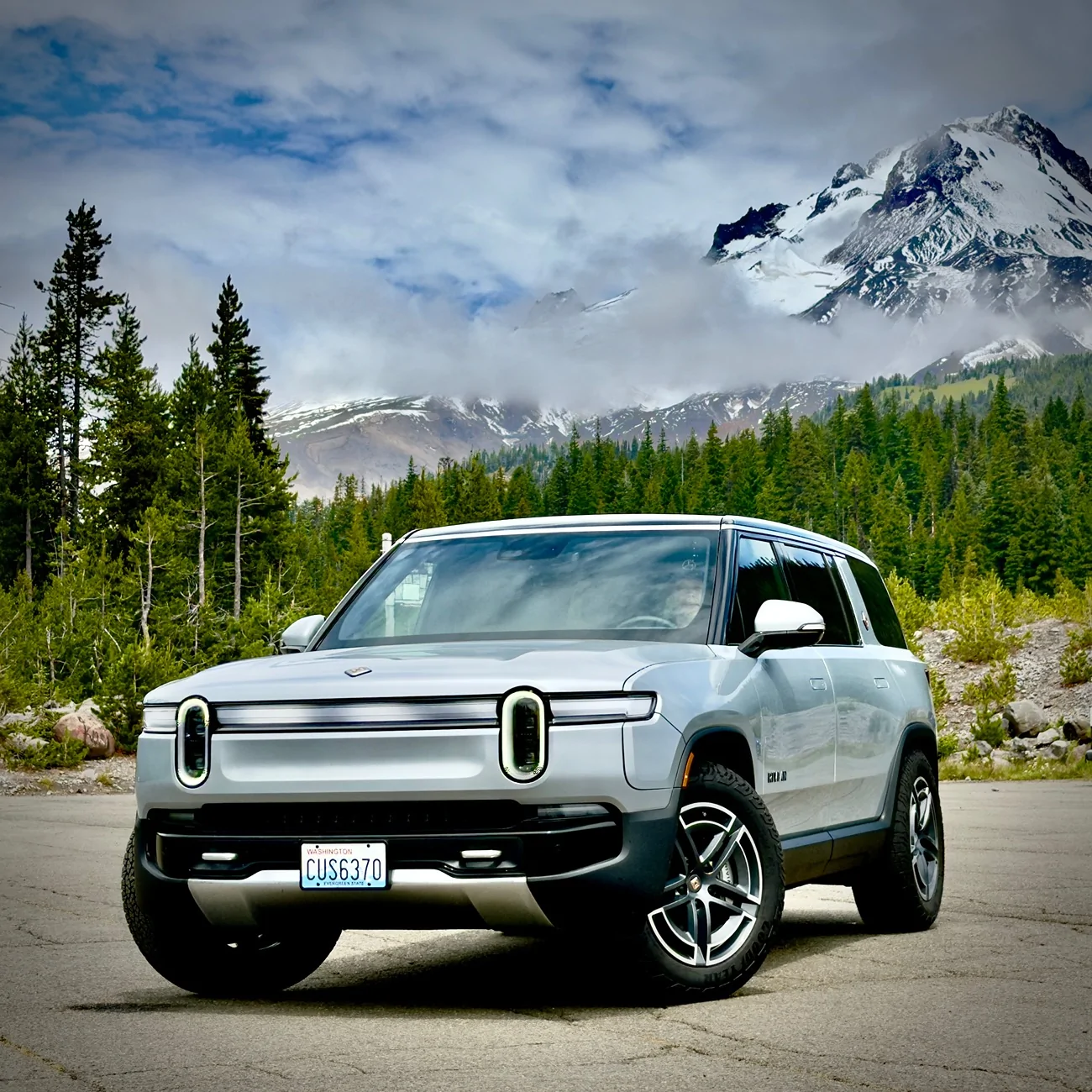 Rivian R1T R1S Esker Silver R2 in cloudy / overcast weather (photos) IMG_5913
