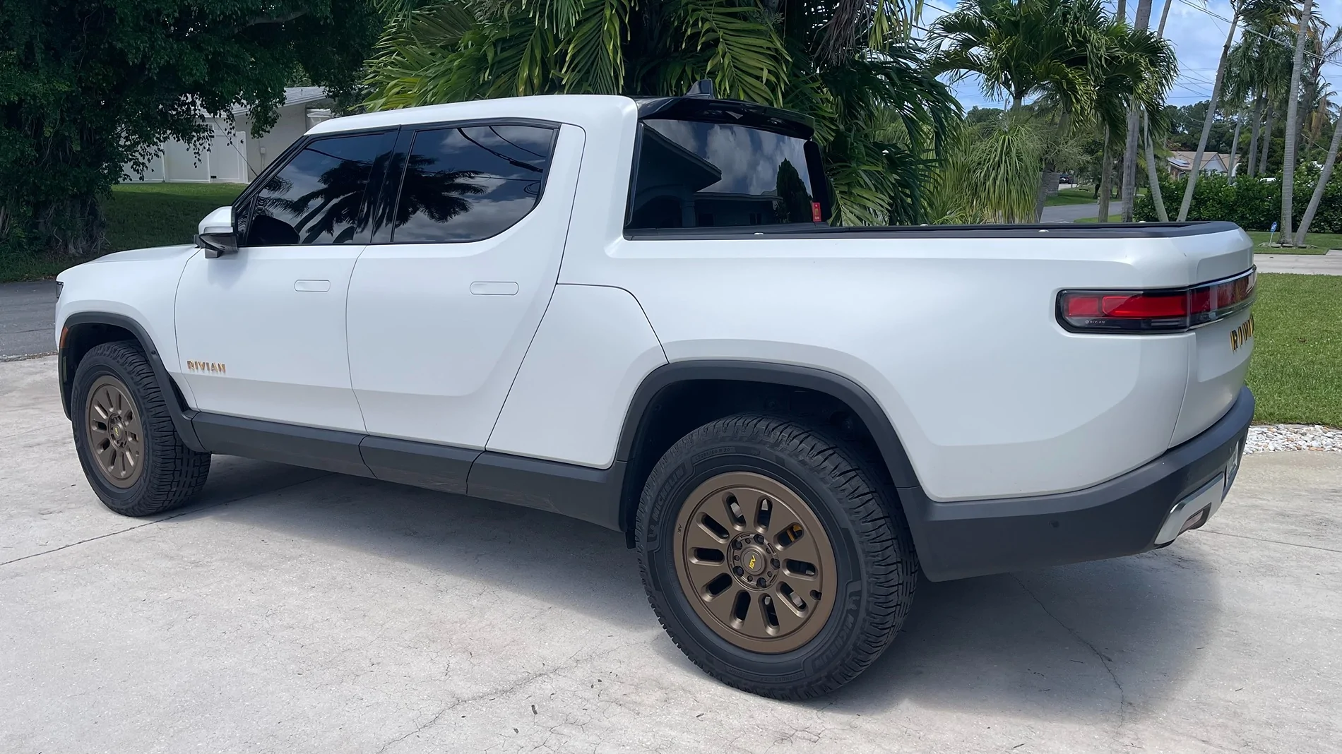 Rivian R1T R1S Anyone with Team 1EV wheels? 1785681901308-dj