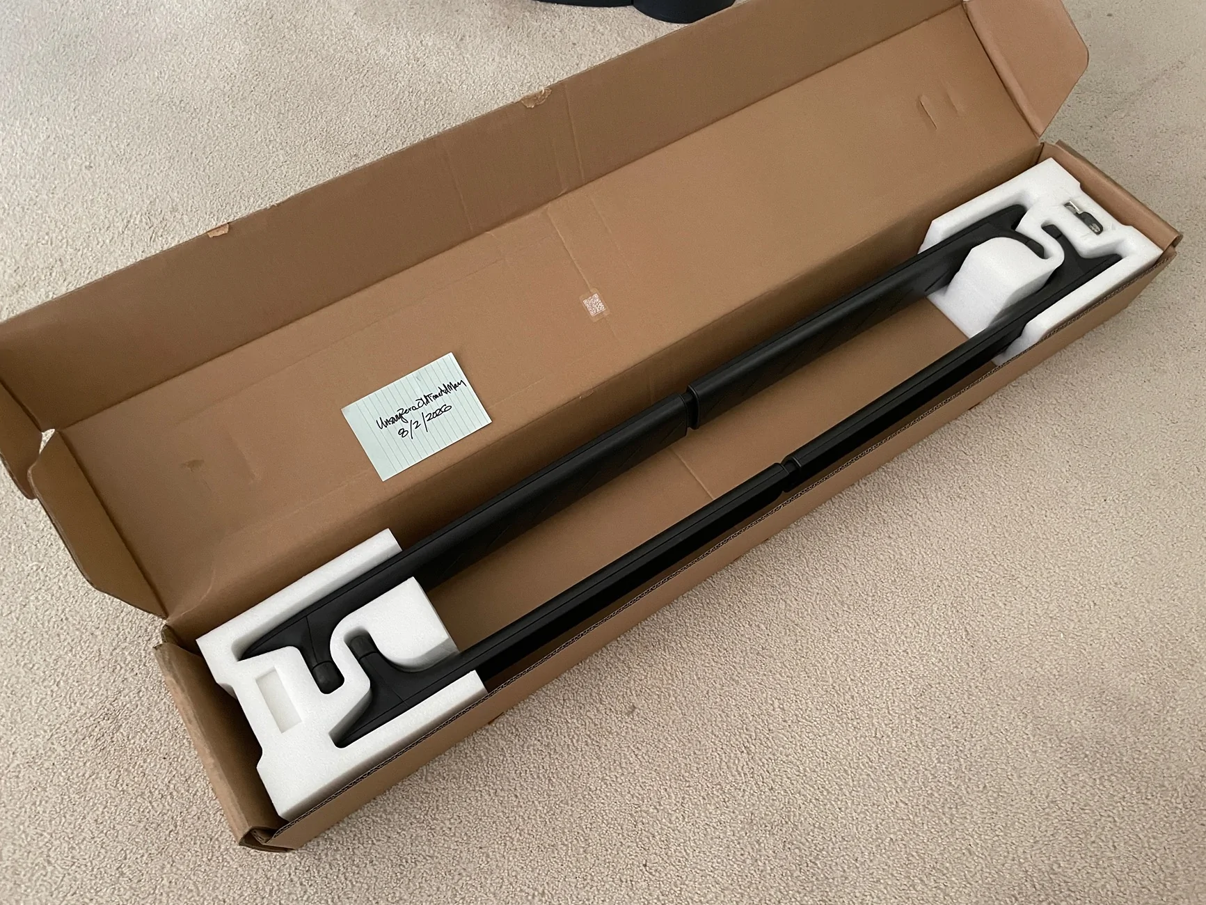 Rivian R1T R1S FS: NIB R1 black crossbars, with keys IMG_1102